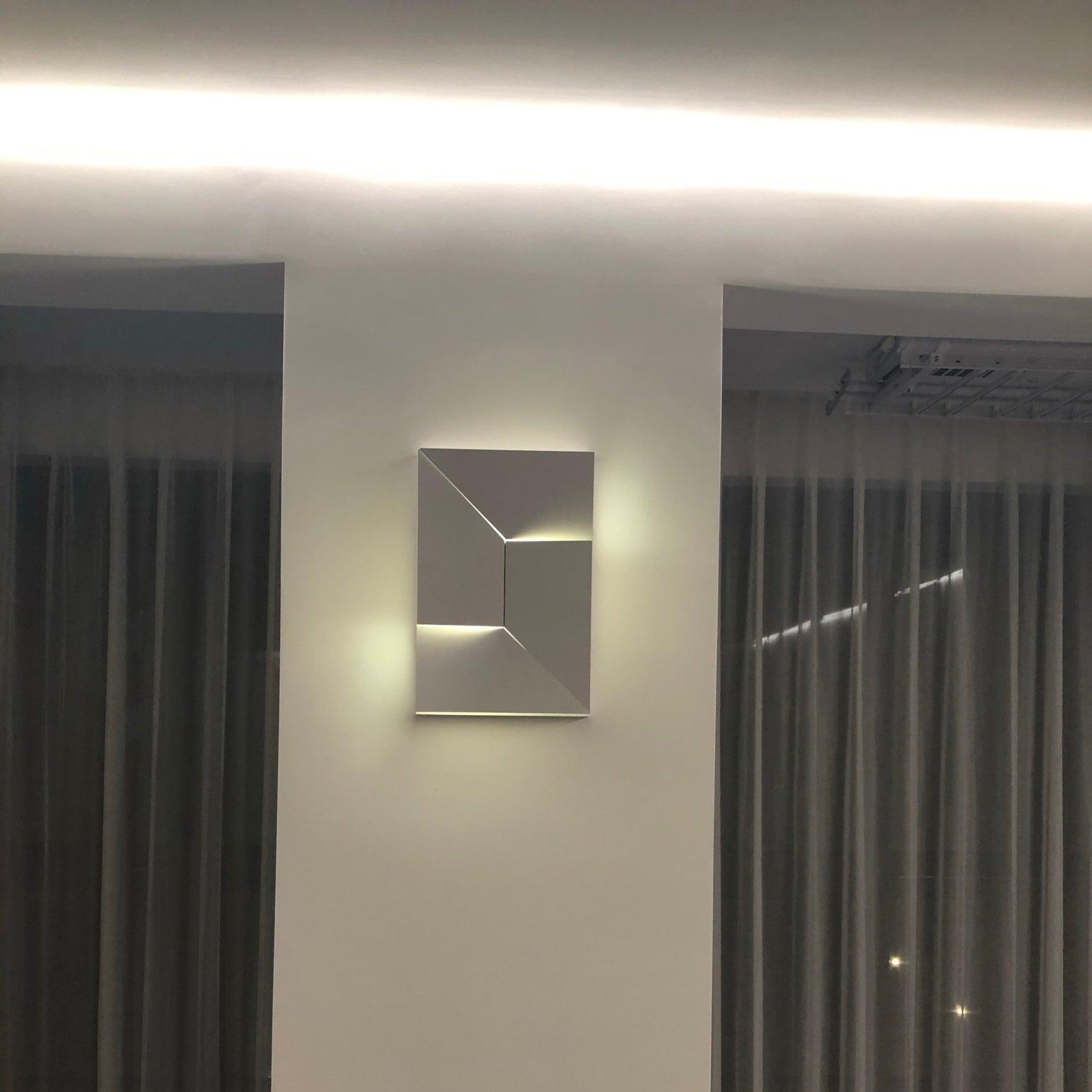 Wynor Shadows Grand Sconce Wall Lamp