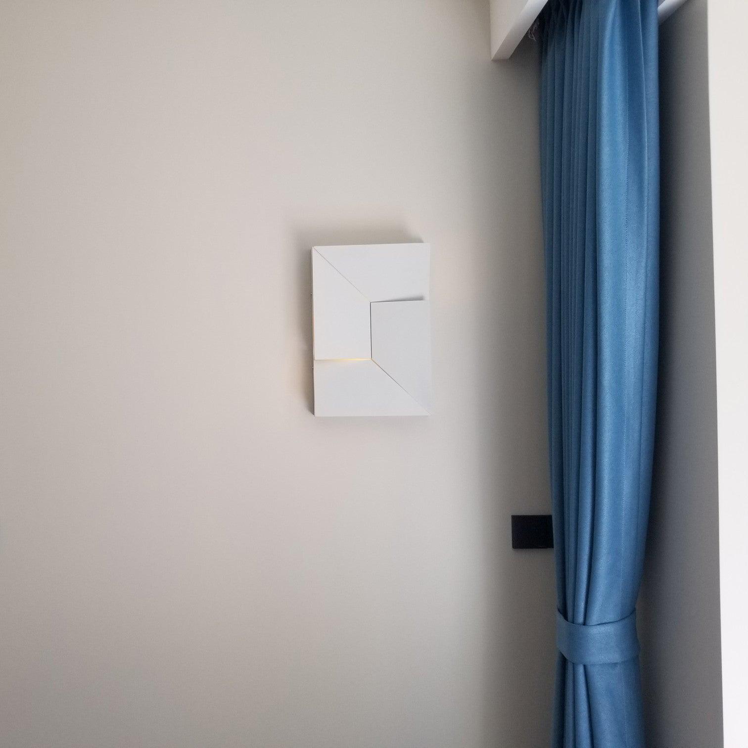Deloza Shadows Rechargeable Grand Sconce Wall lamp