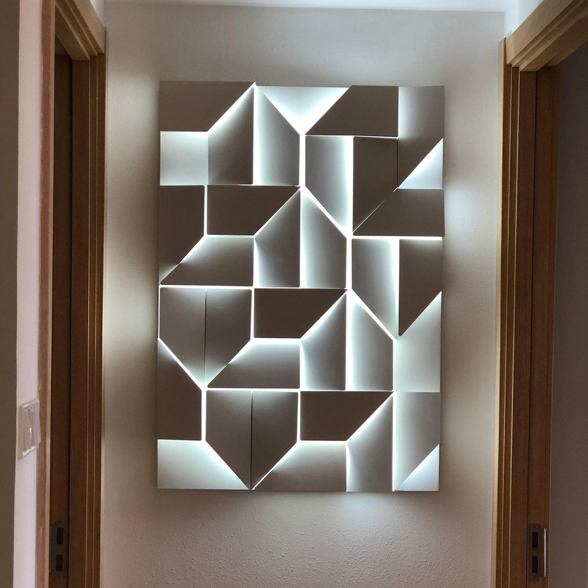 Wynor Shadows Grand Sconce Wall Lamp