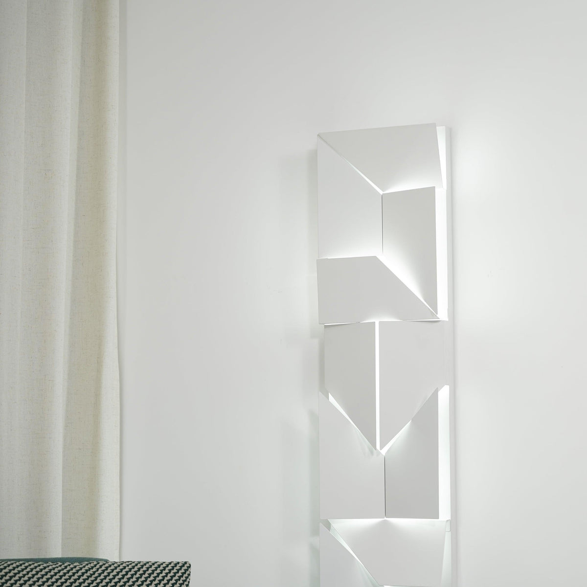 Arthaen Shadows Grand Sconce Wall lamp