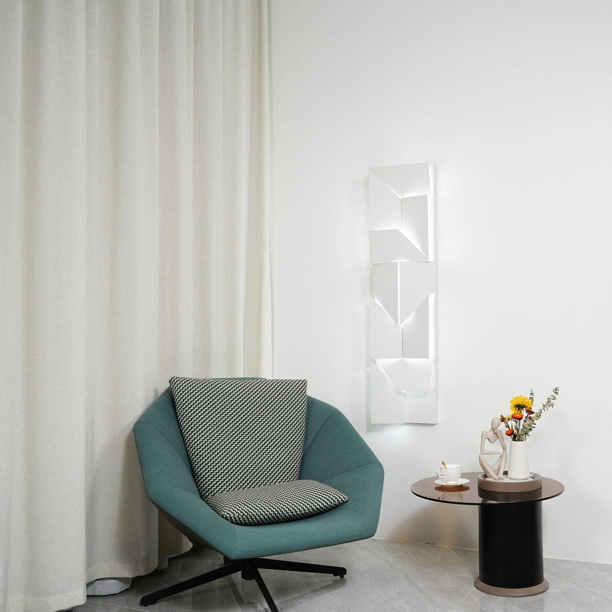 Wynor Shadows Grand Sconce Wall Lamp