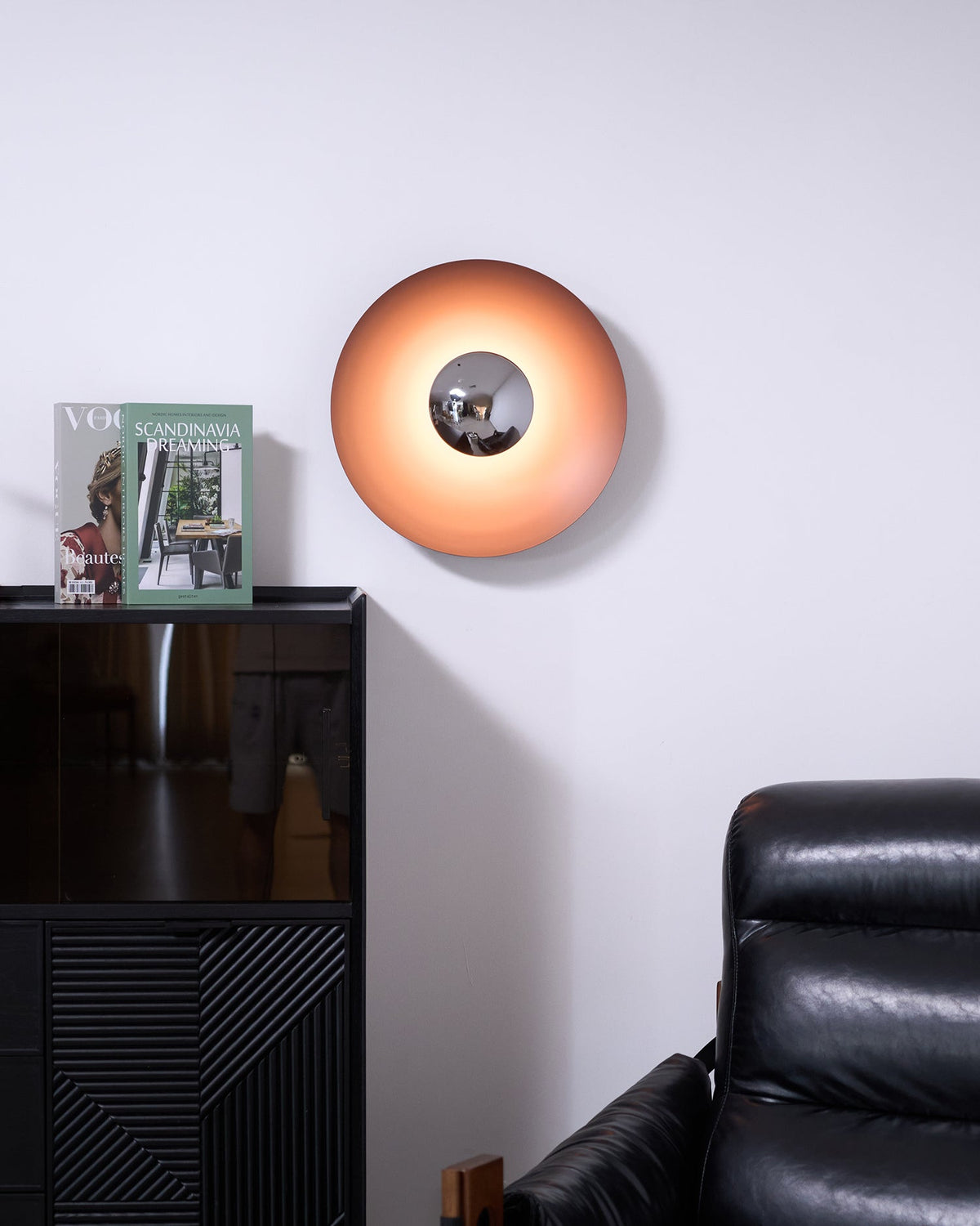 Xevan Elegance Simplicity Glow Wall Light