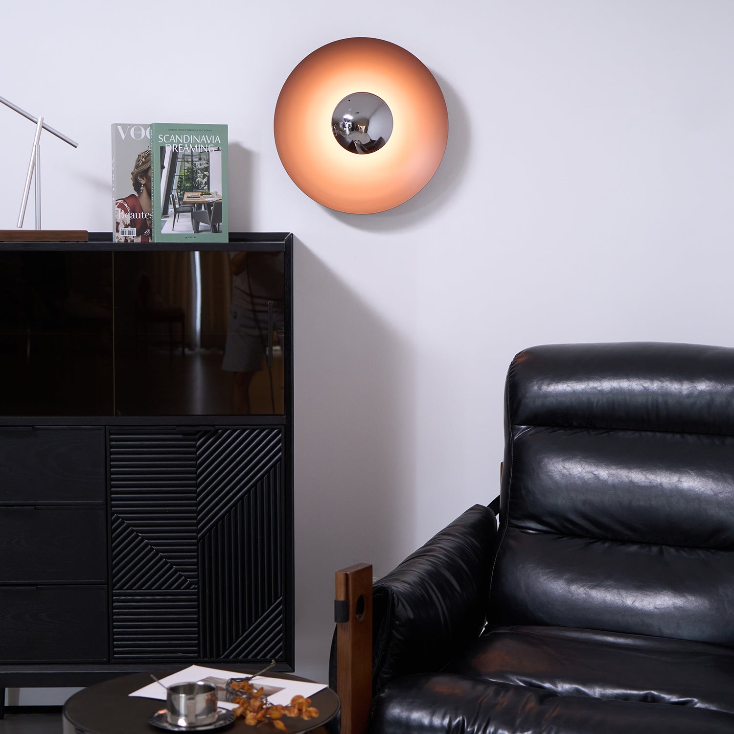 Xevan Elegance Simplicity Glow Wall Light