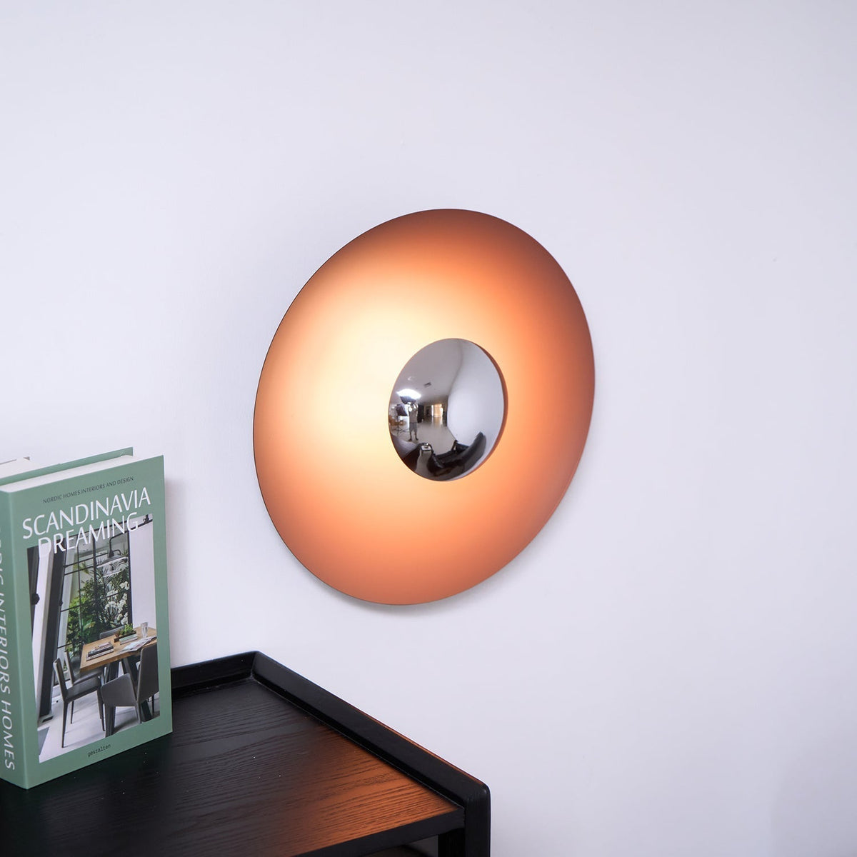Xevan Elegance Simplicity Glow Wall Light