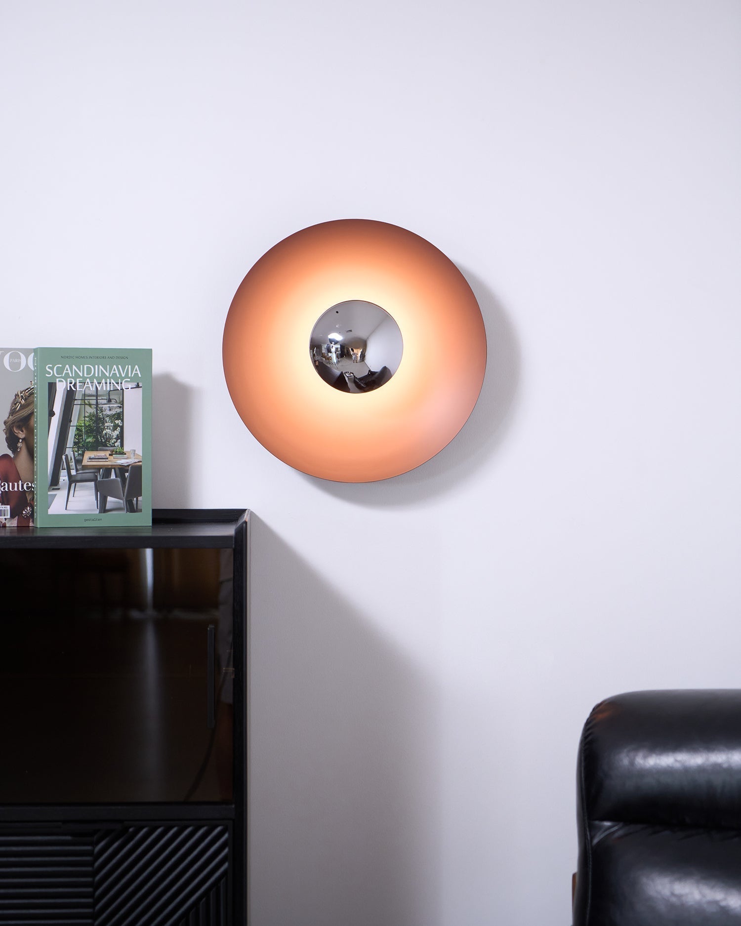 Xevan Elegance Simplicity Glow Wall Light