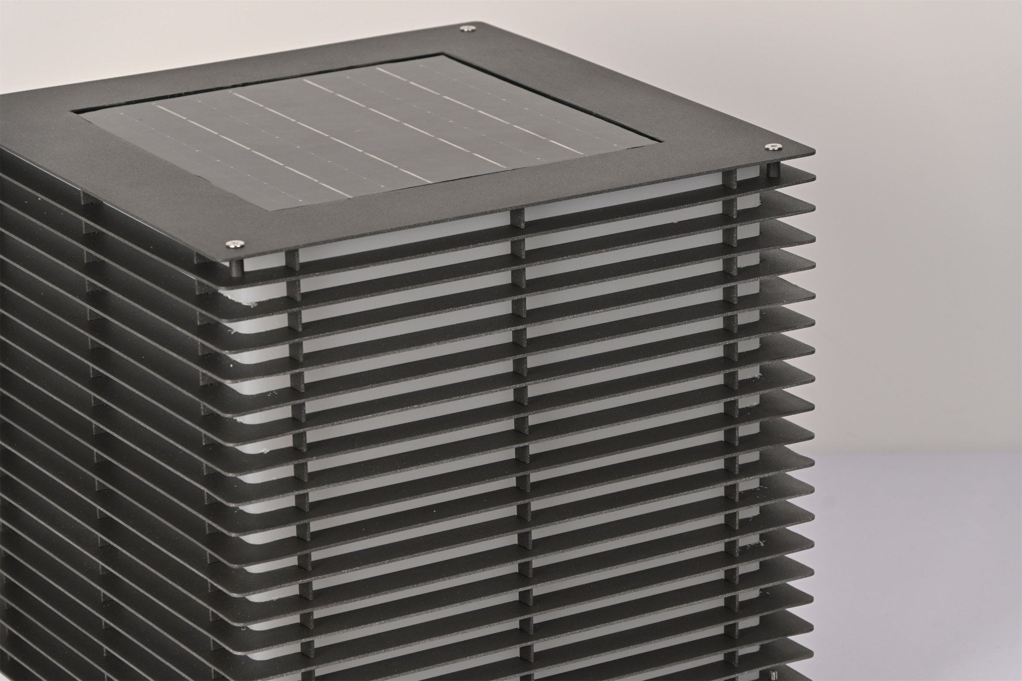 Eryon Solar Grid Outdoor Light
