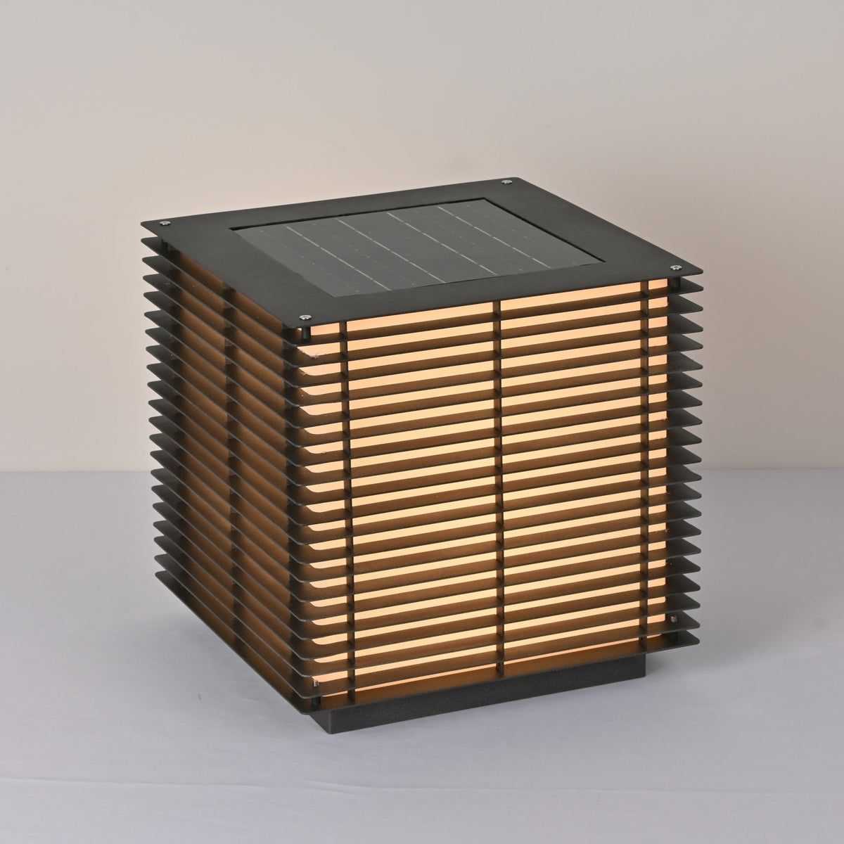 Eryon Solar Grid Outdoor Light