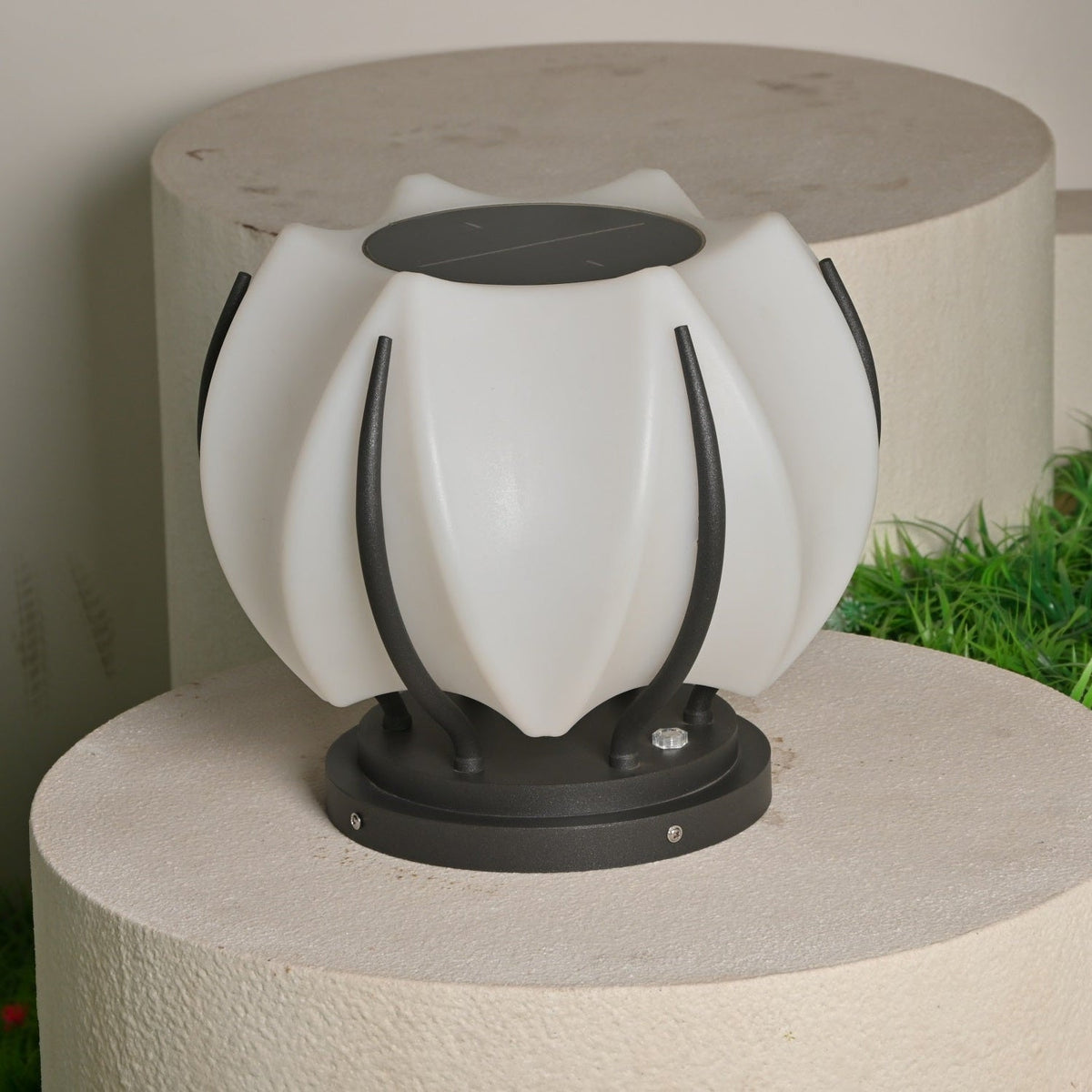 Leon Minimalist Outdoor Light