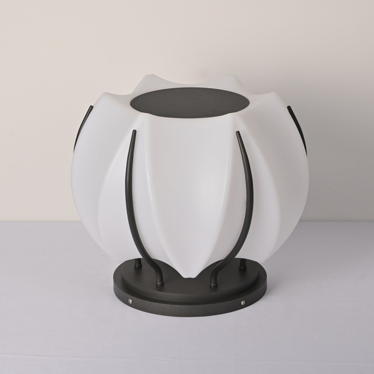 Leon Minimalist Outdoor Light