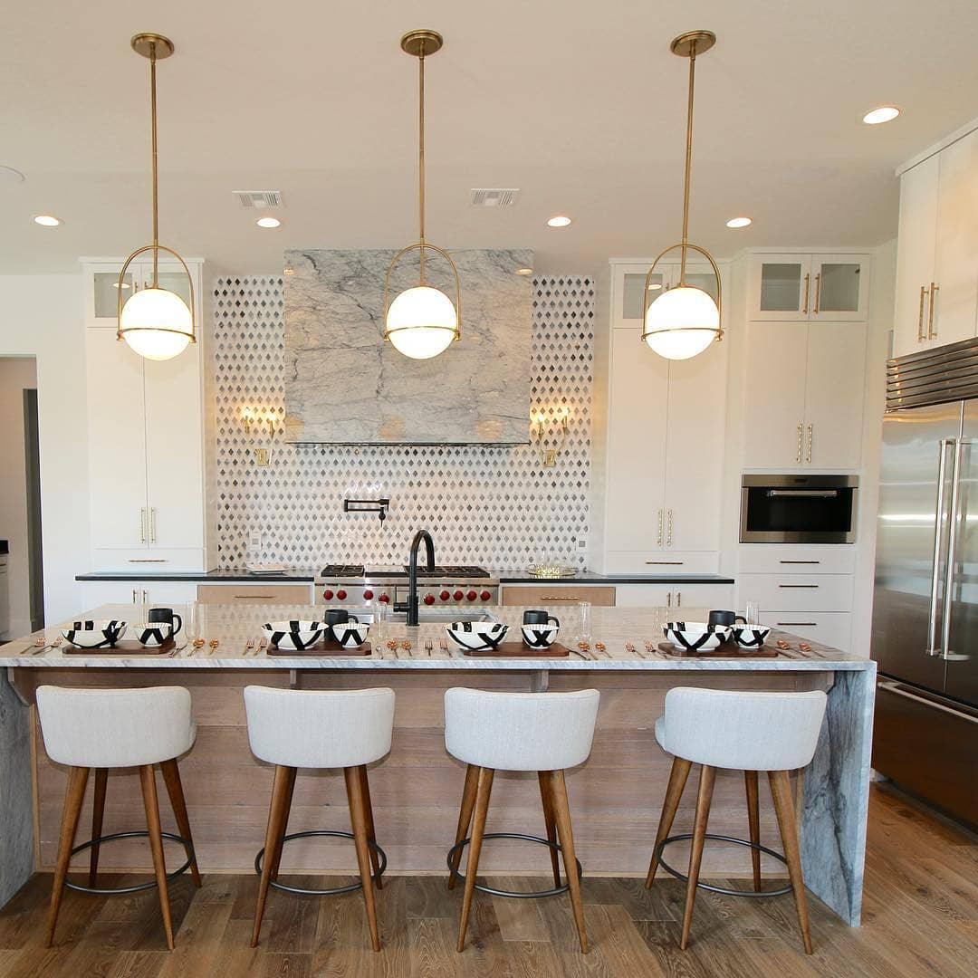 Brandonis Modern Glass Pendant Light