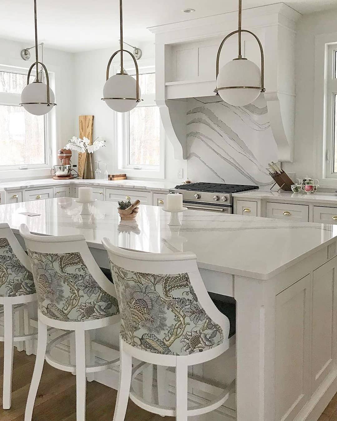 Brandonis Modern Glass Pendant Light