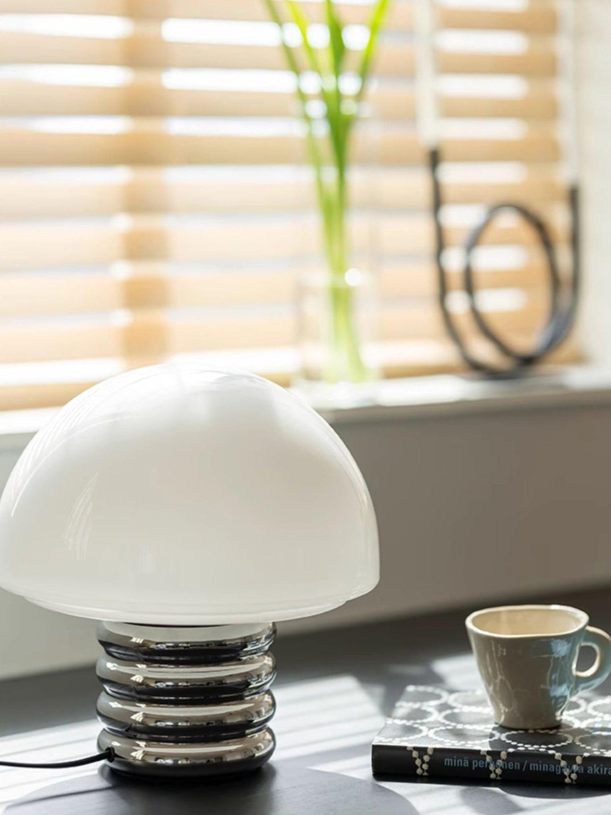Ortvin Mminimalist Glass Table Lamp