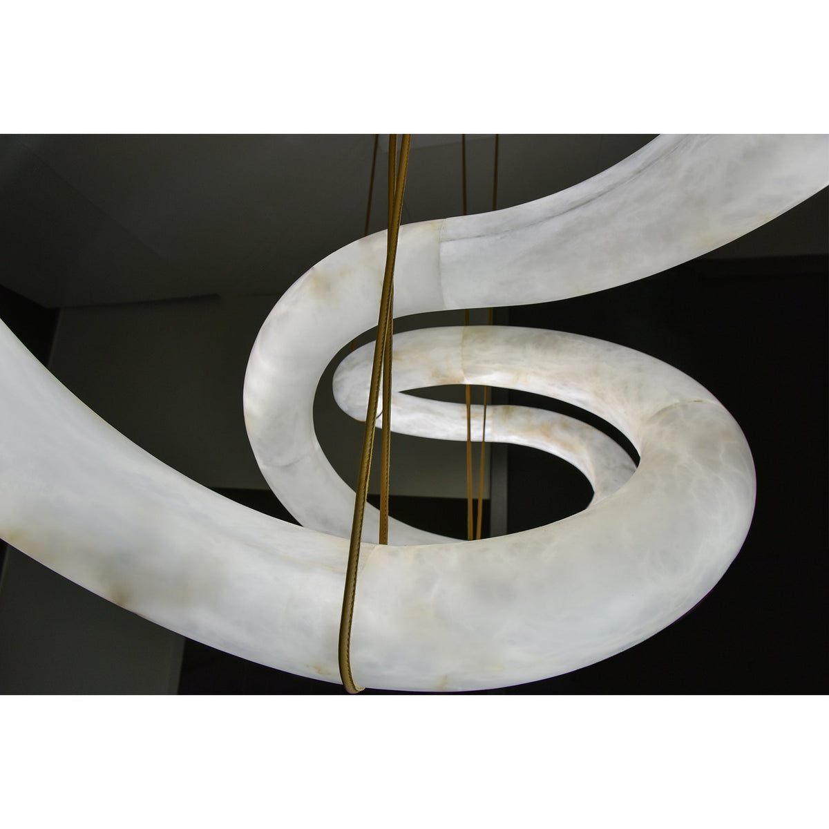 Mithos Curved Alabaster Pendant Light