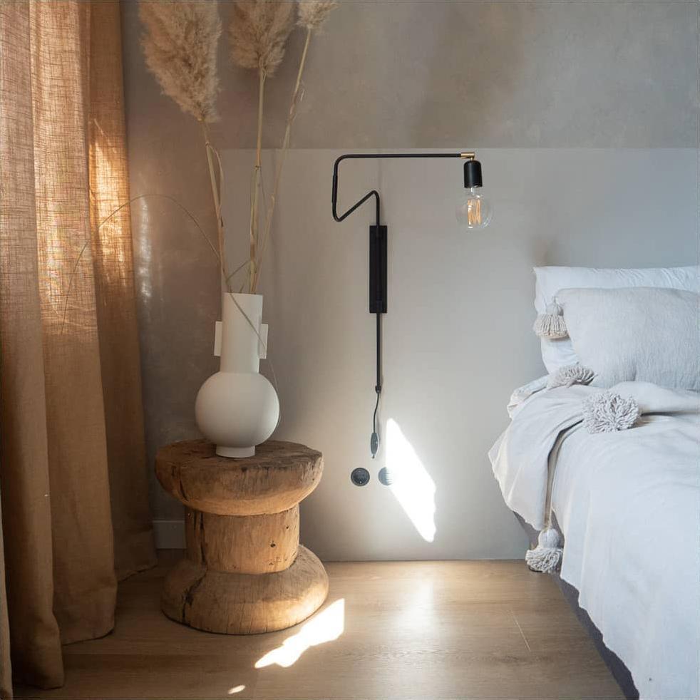 Elsoreth Modern Minimalist Swing Wall Lamp