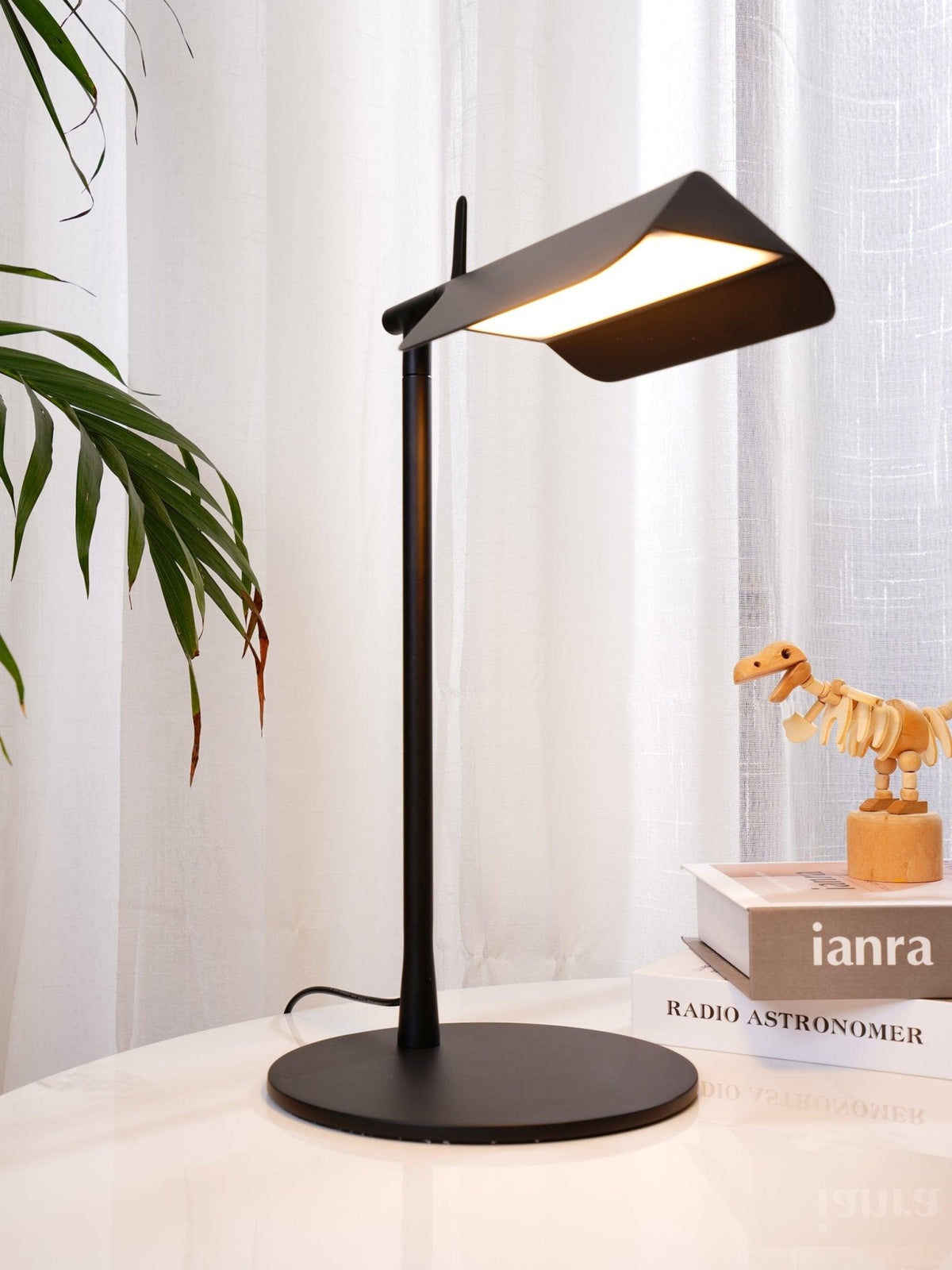 Cilorn Acrylic Minimalist Table Lamp