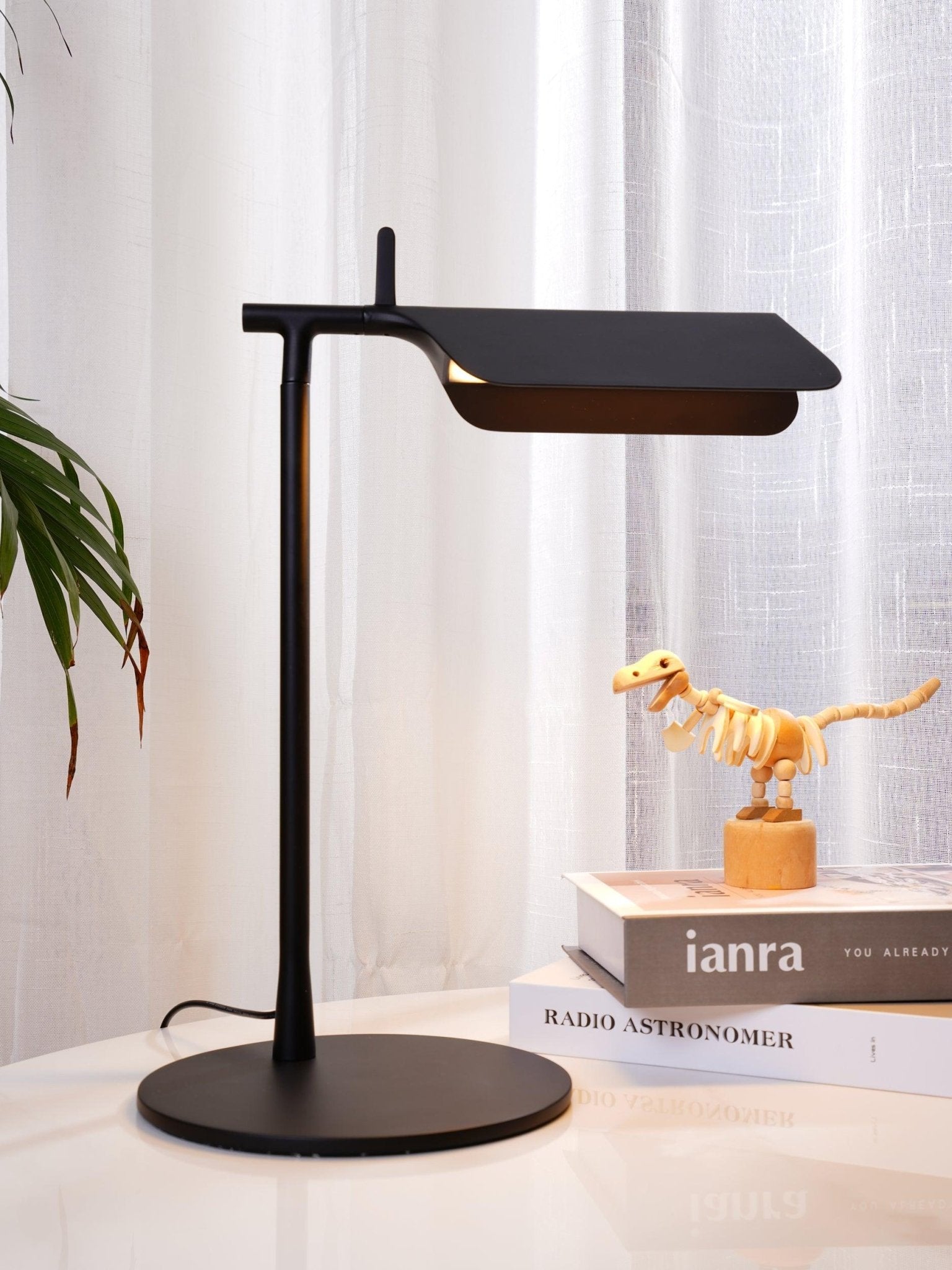Cilorn Acrylic Minimalist Table Lamp