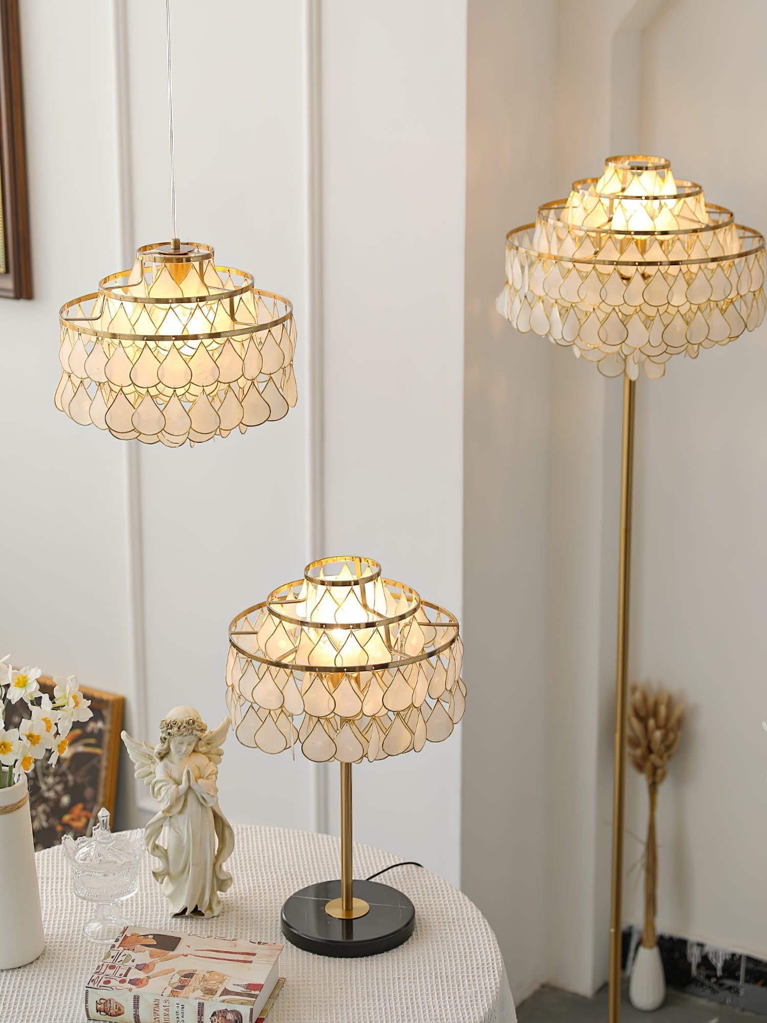 Jacob Luxury Teardrops Shell Table Lamp