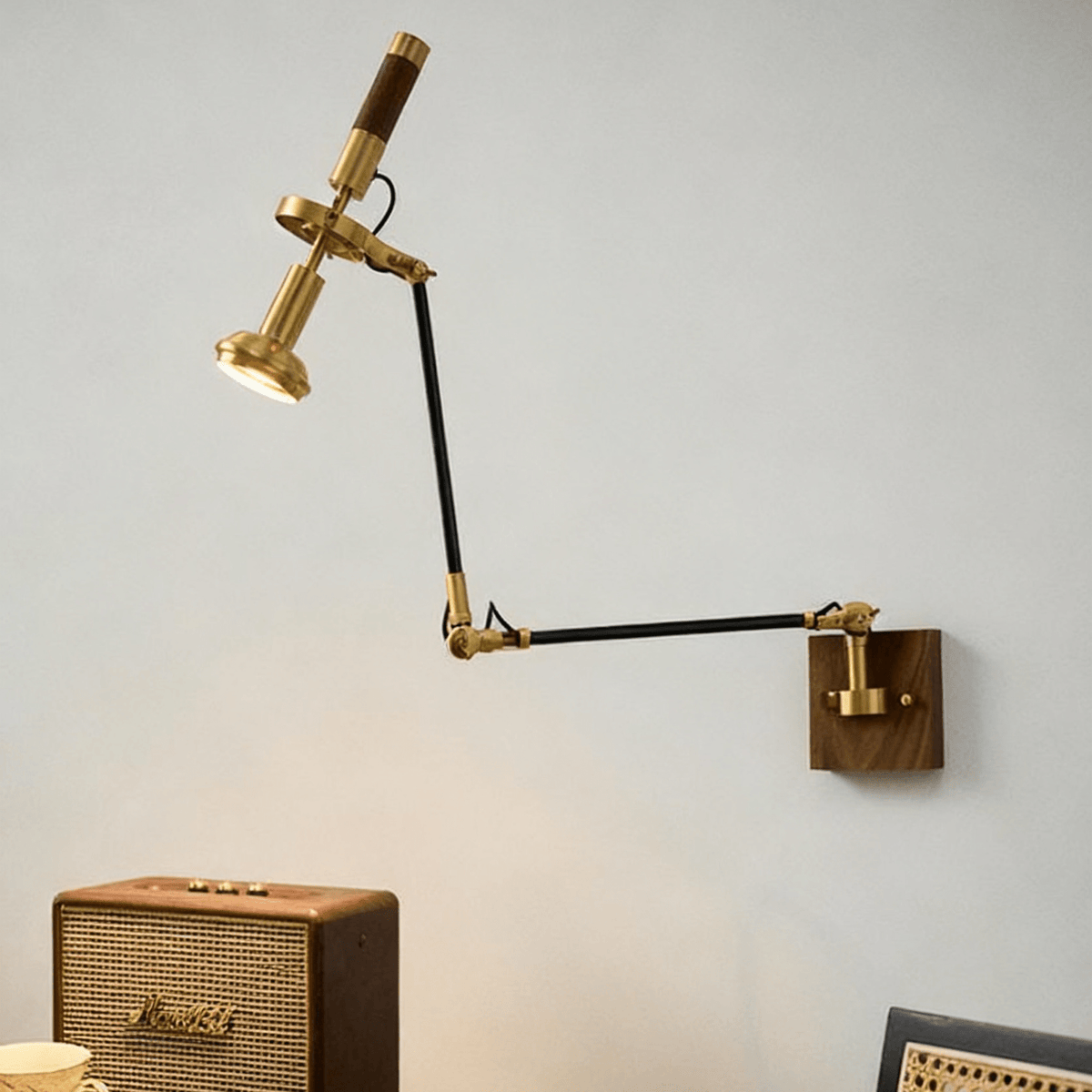 Liravo Wood Wall Lamp