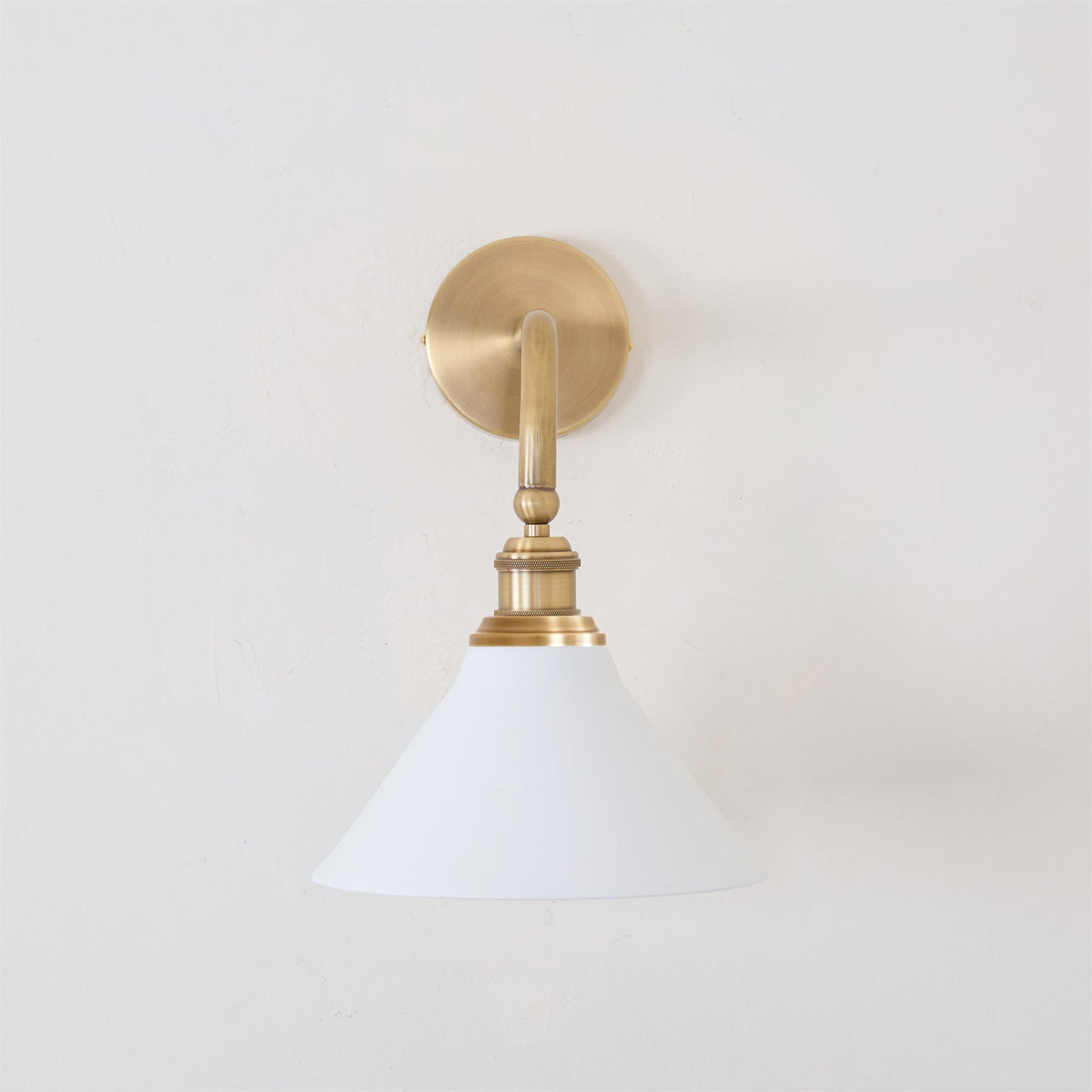 Zaya Minimalist Metal Wall Lamp