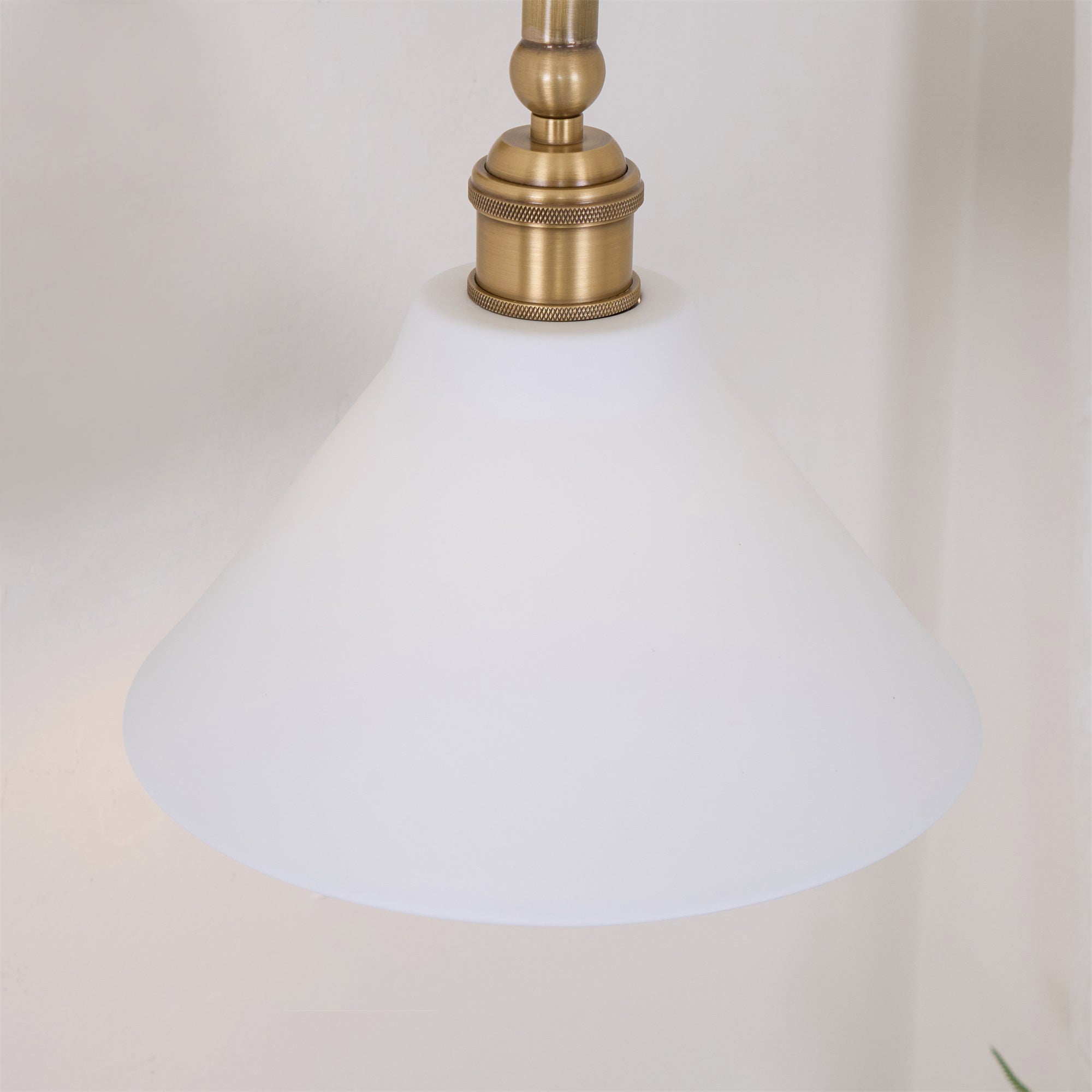Zaya Minimalist Metal Wall Lamp