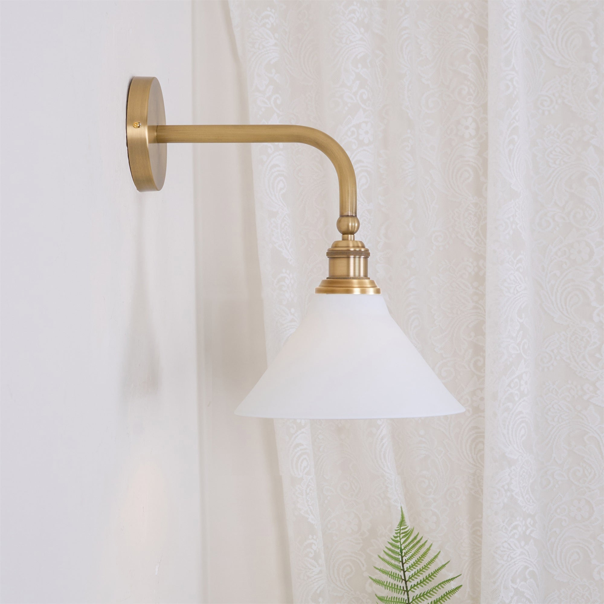 Zaya Minimalist Metal Wall Lamp