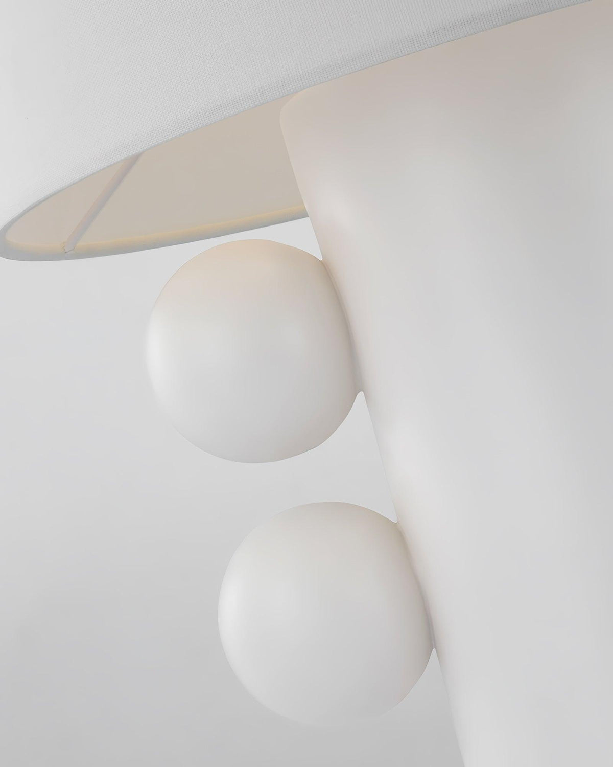 Nixu Fabric Whimsical Table Lamp