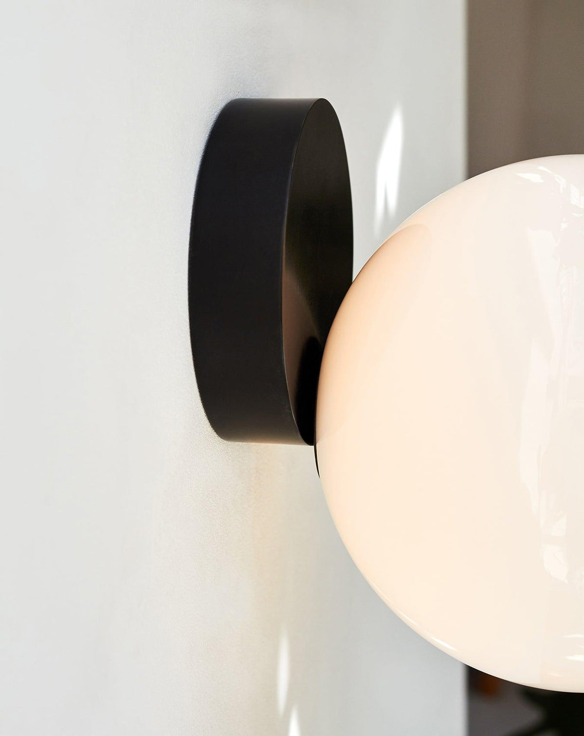 Vivinia Modern Minimalist Wall Lamp