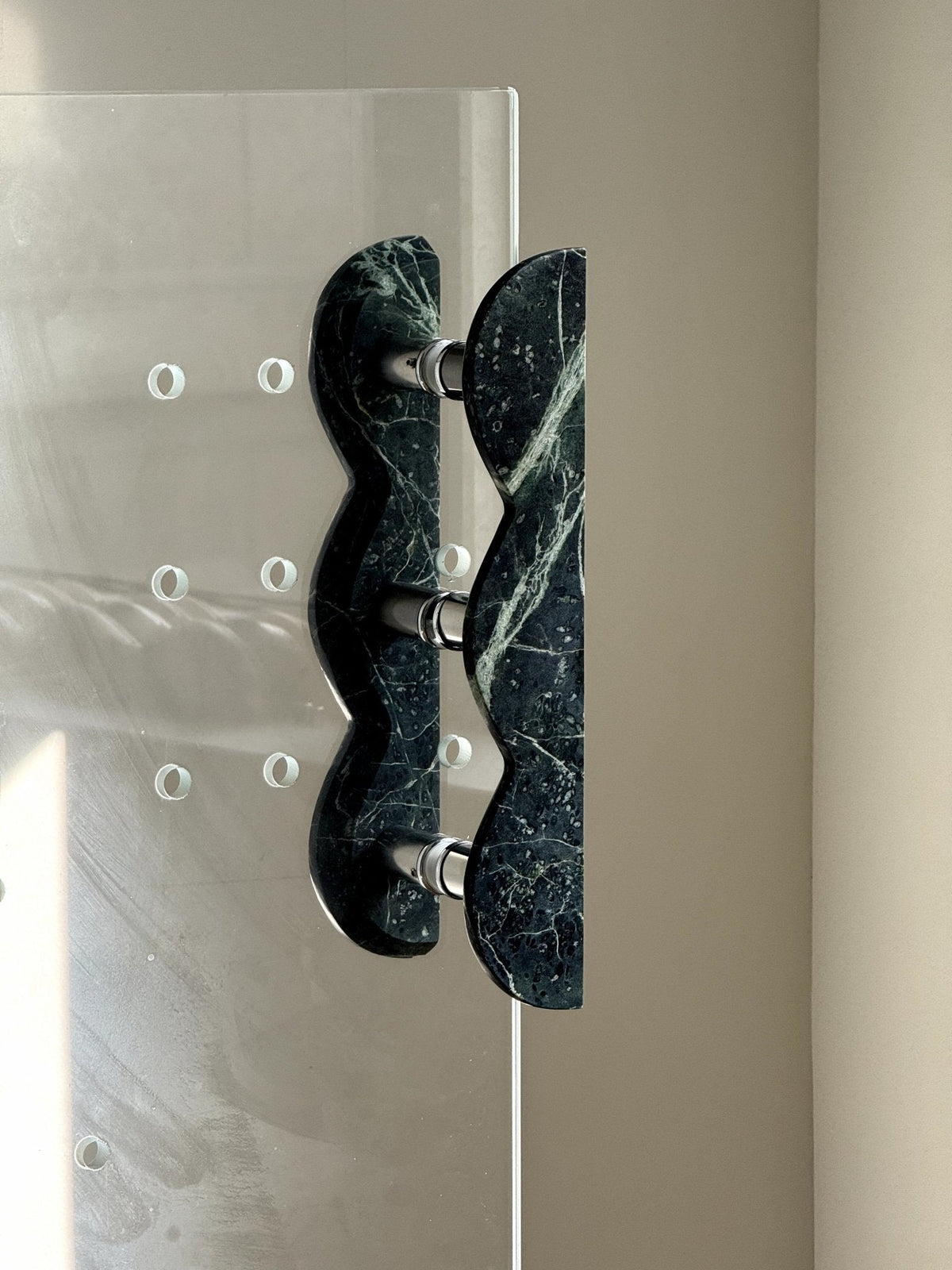 Marisyn Twin-Curve Pull Handle