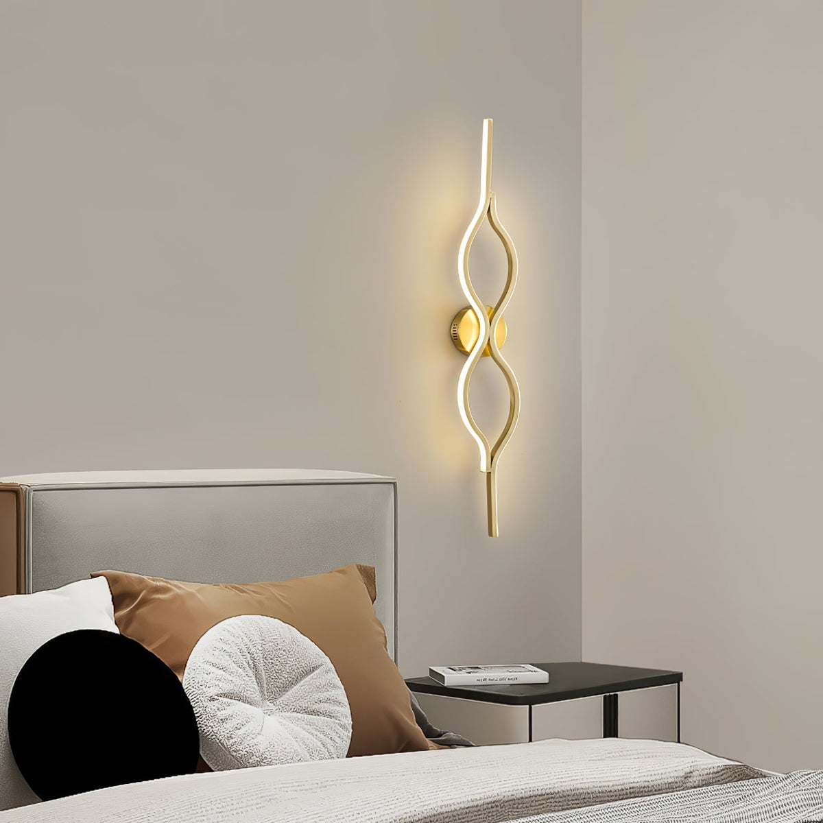 Myvenen Classic Twist Brass Wall Light