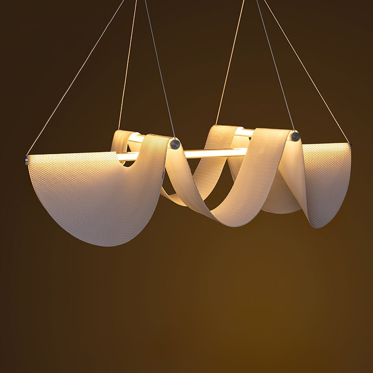 Avenuelle Postmodern Luxury Ribbon Pendant Lamp