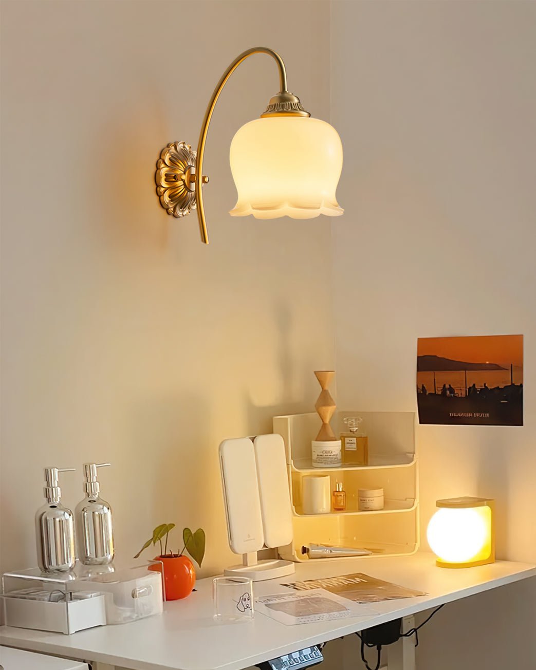 Dazell Art Flower Brass Resin Wall Lamp