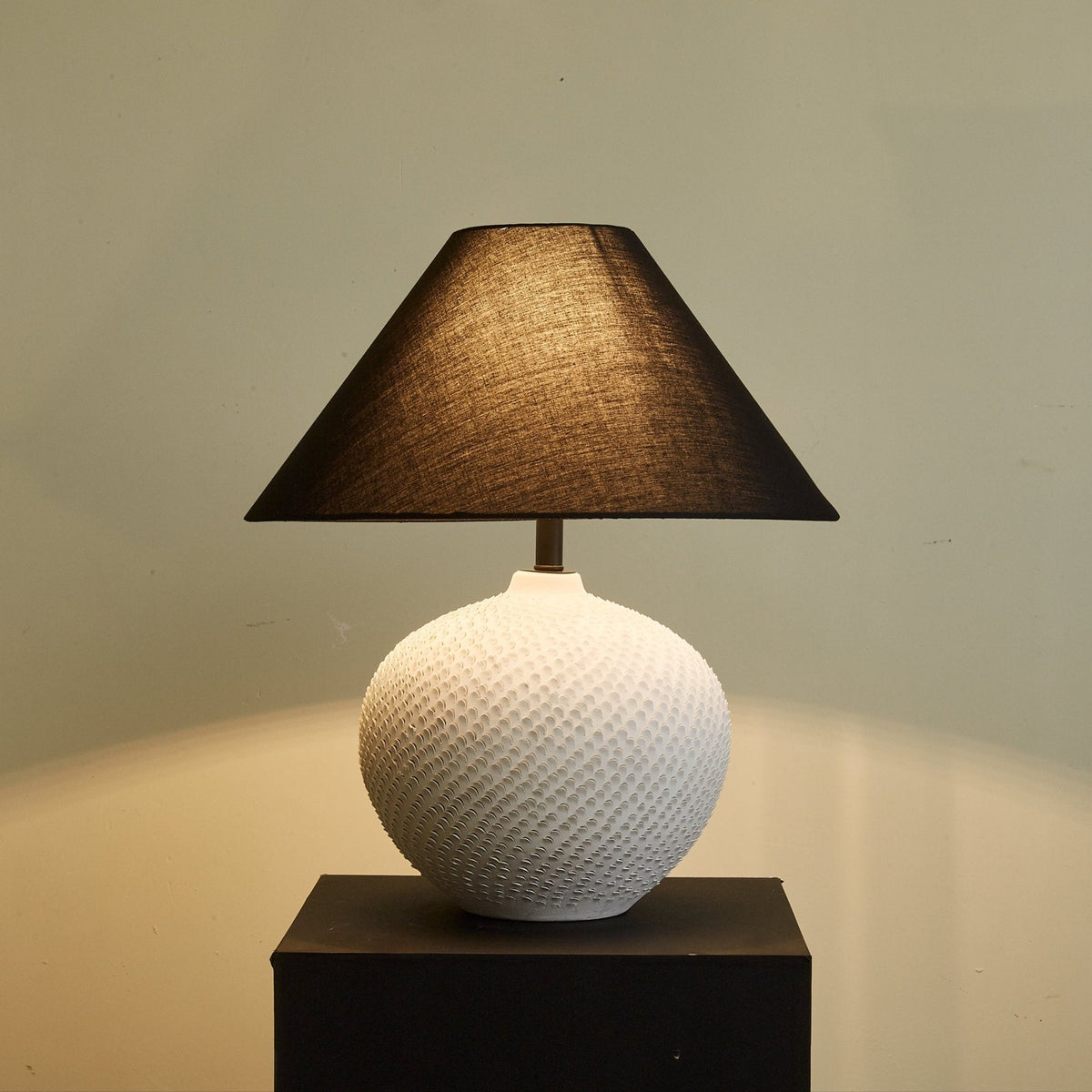 Elaarelle Minimalist Ceramics Table Lamp
