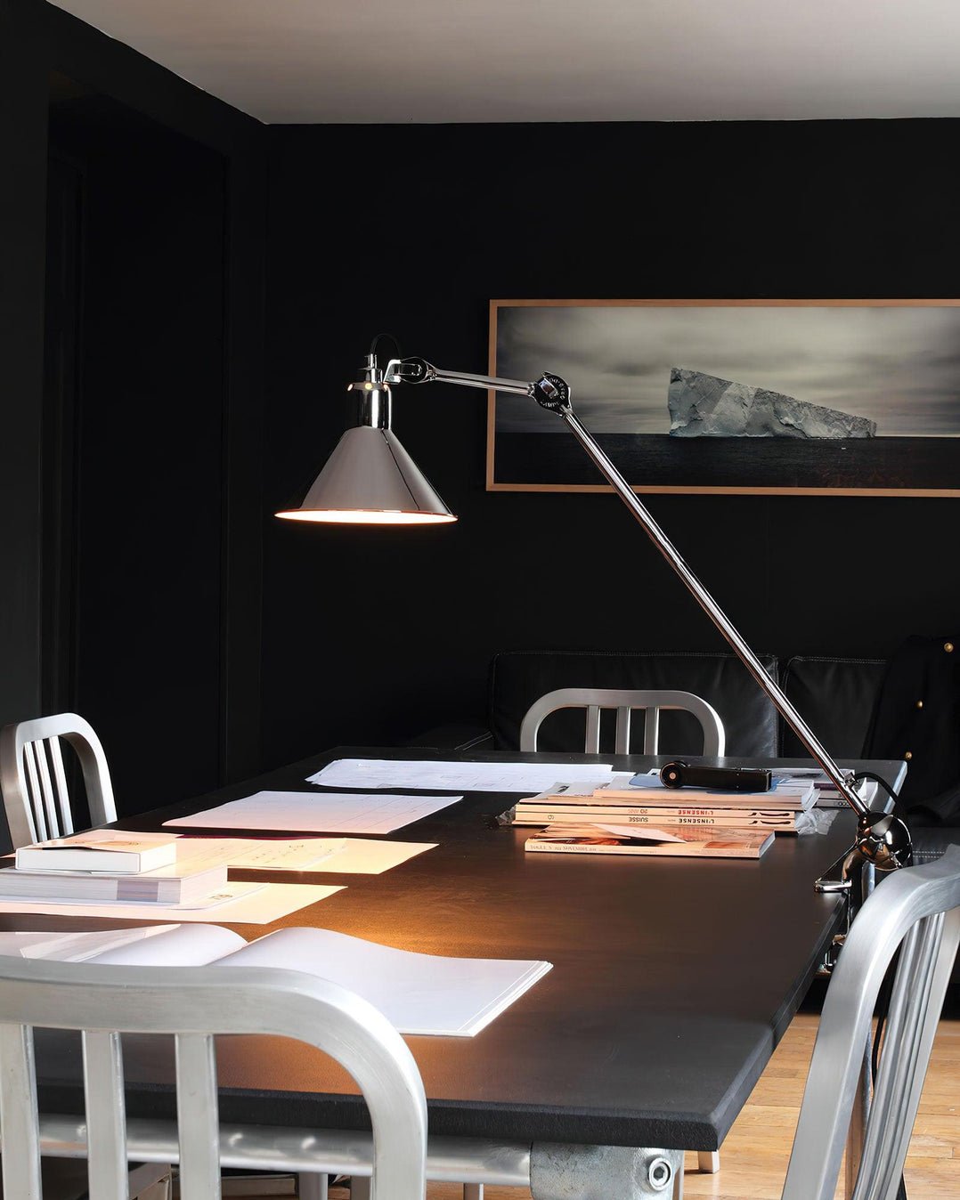 Zethra Minimalist Table Lamp