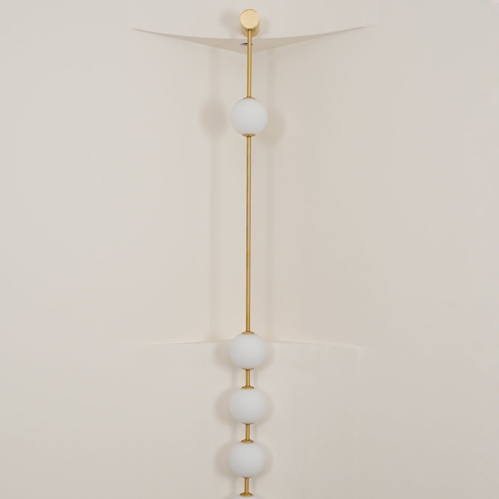 Lustra Wall Lamp Vertical Balls Brass - Neutral Decor
