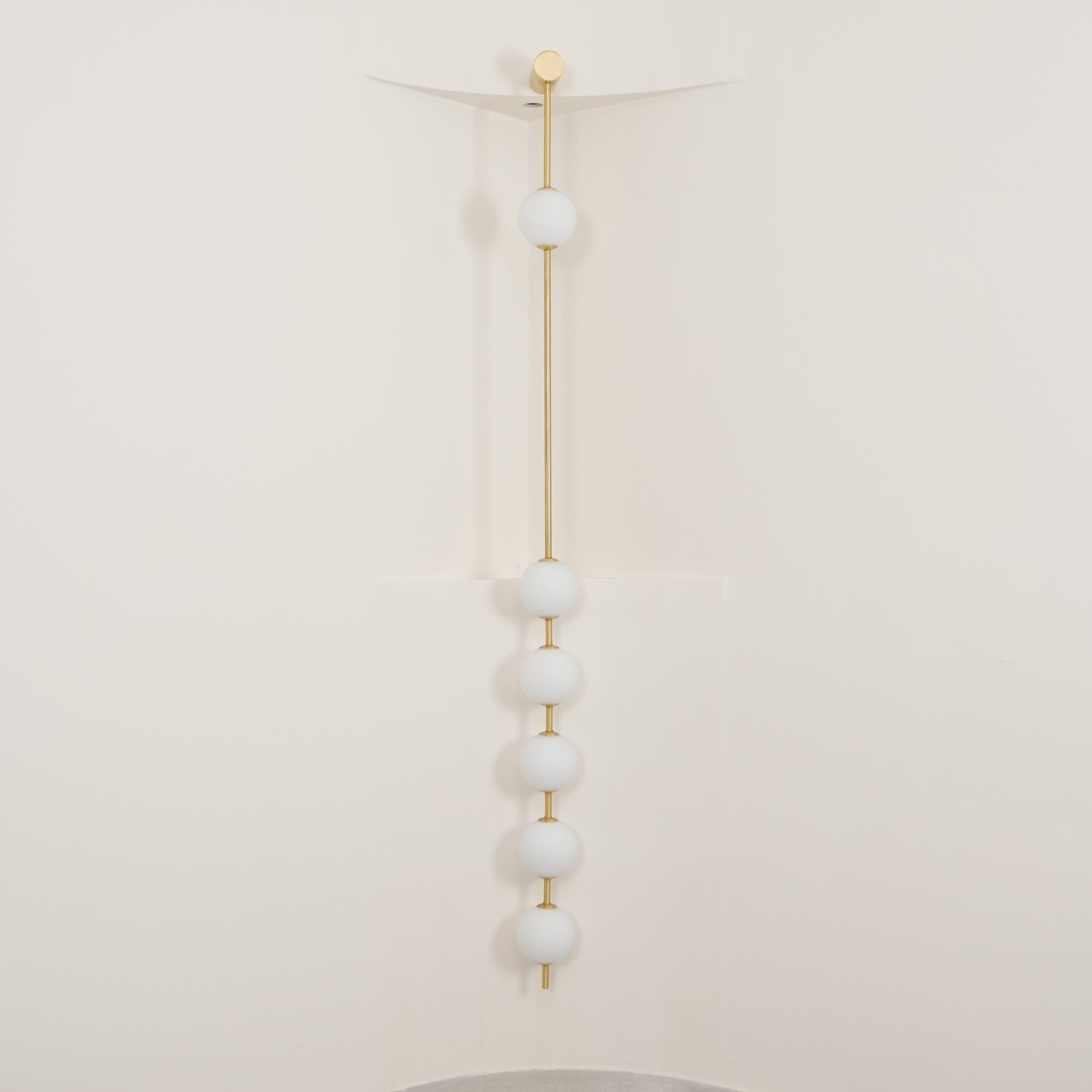 Willa Wall Lamp Vertical Balls Brass