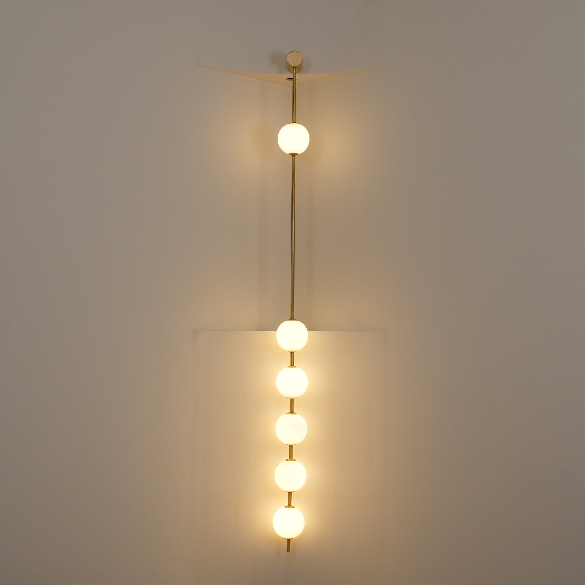 Willa Wall Lamp Vertical Balls Brass