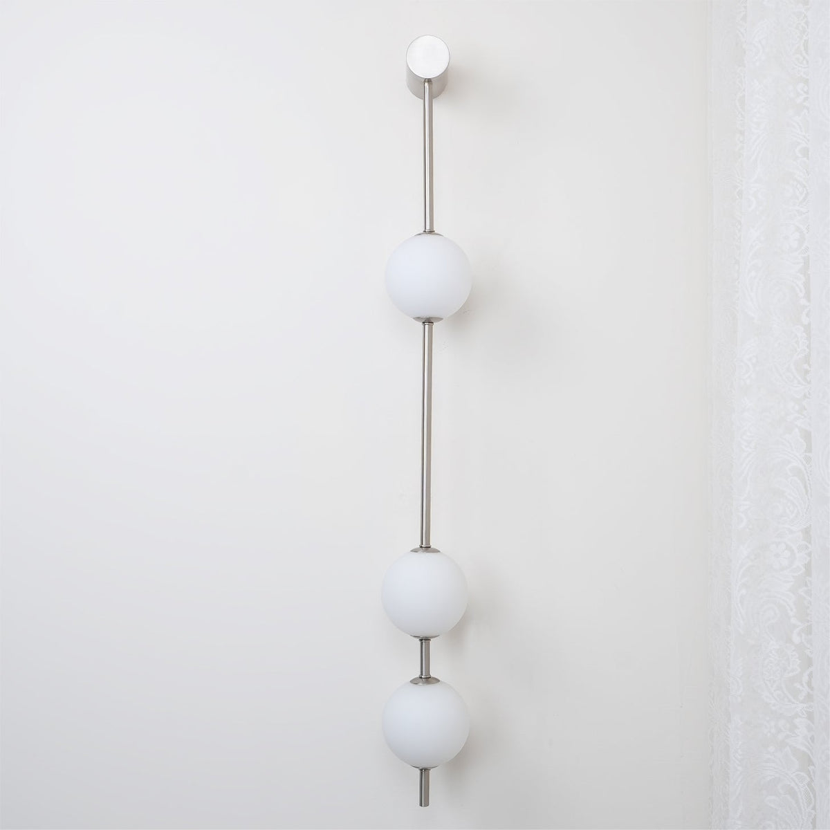 Willa Wall Lamp Vertical Balls Brass