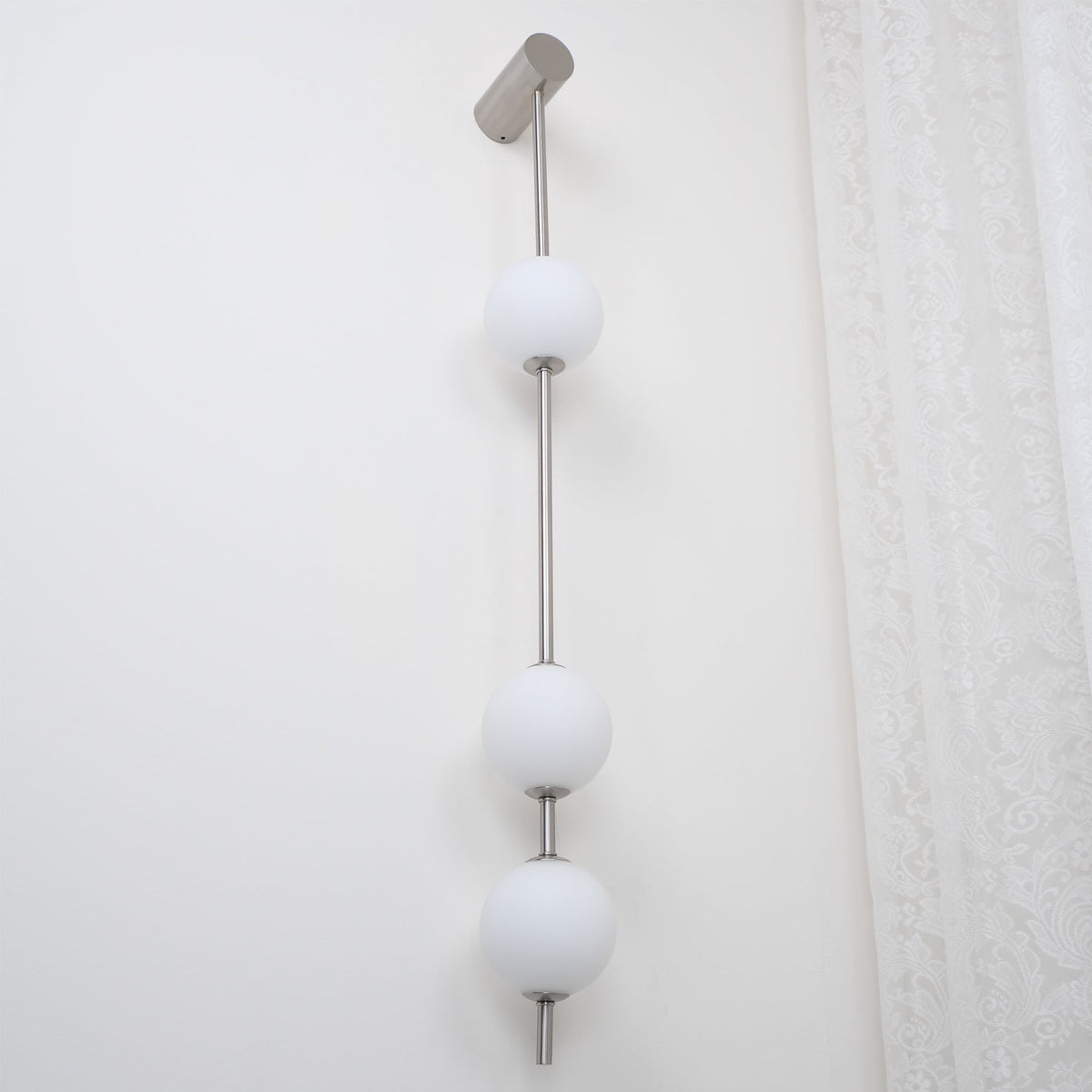 Willa Wall Lamp Vertical Balls Brass