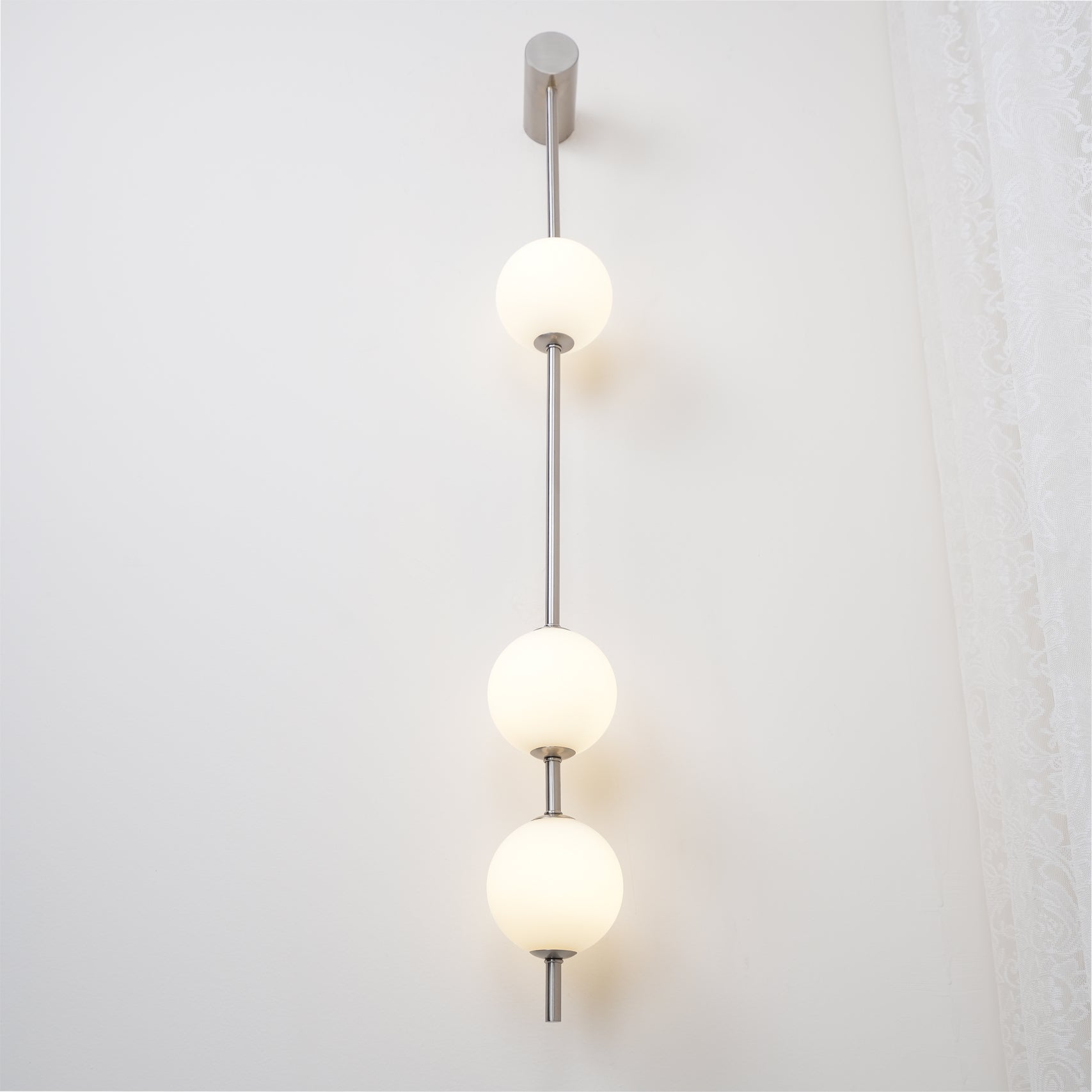 Willa Wall Lamp Vertical Balls Brass