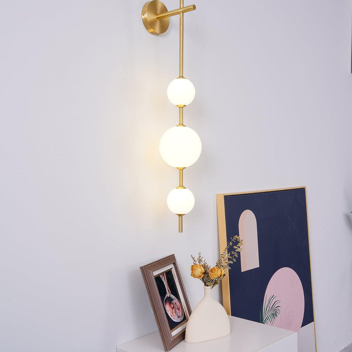 Ilraeia Vertical Globe Plug-in Wall Lamp