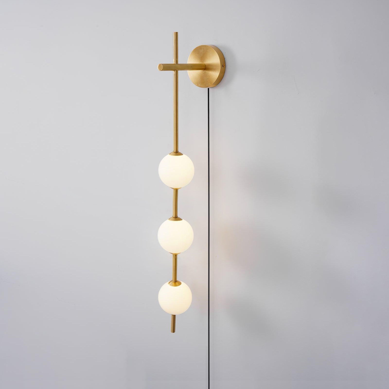 Ilraeia Vertical Globe Plug-in Wall Lamp
