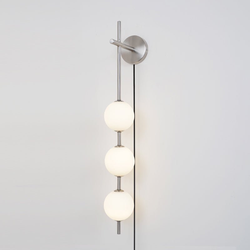 Ilraeia Vertical Globe Plug-in Wall Lamp