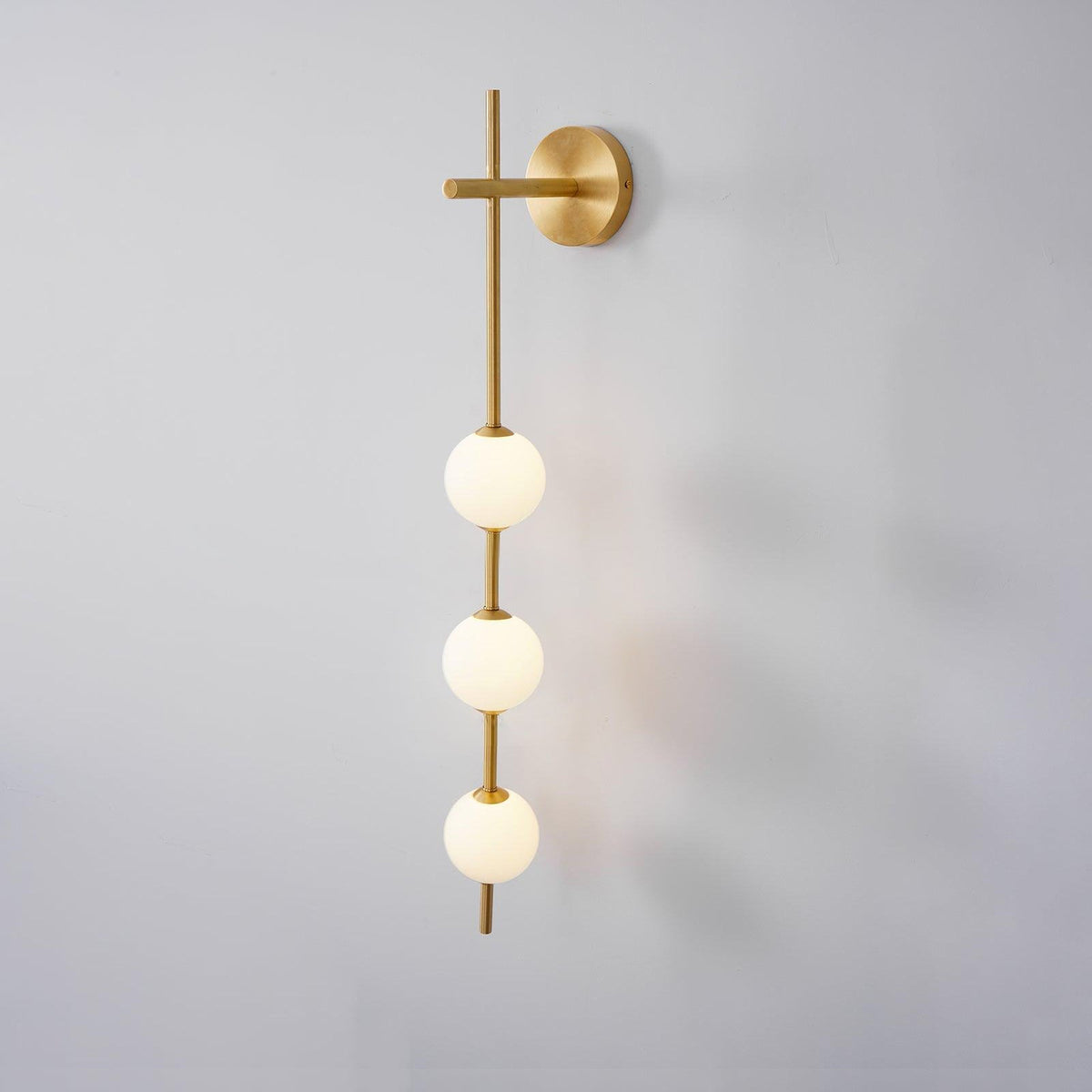 Ilraeia Vertical Globe Plug-in Wall Lamp