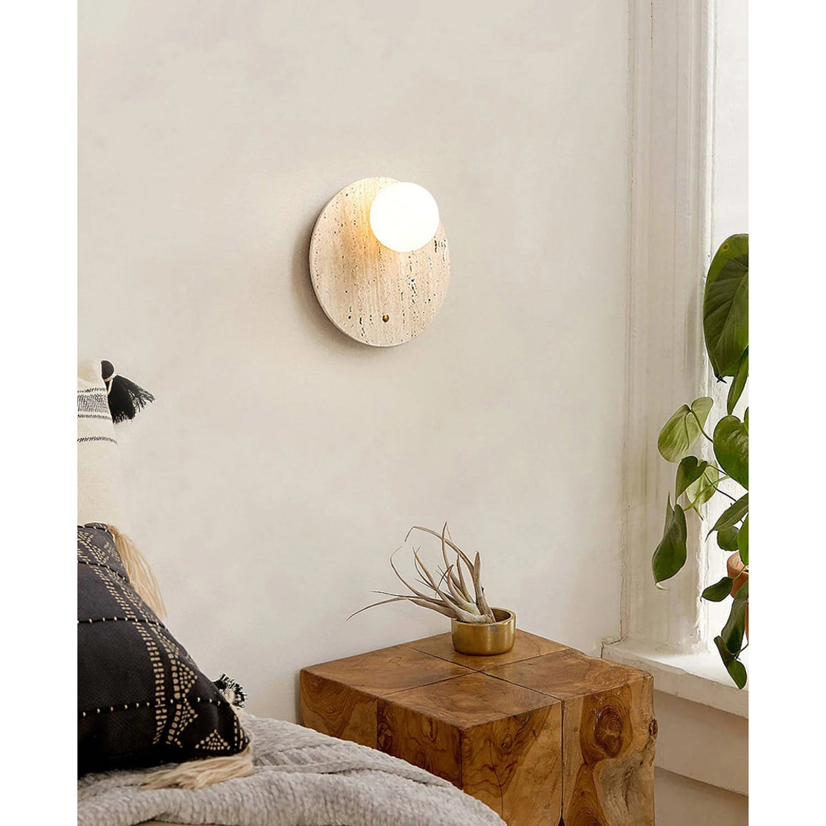 Seraelia Travertine Wall Lamp