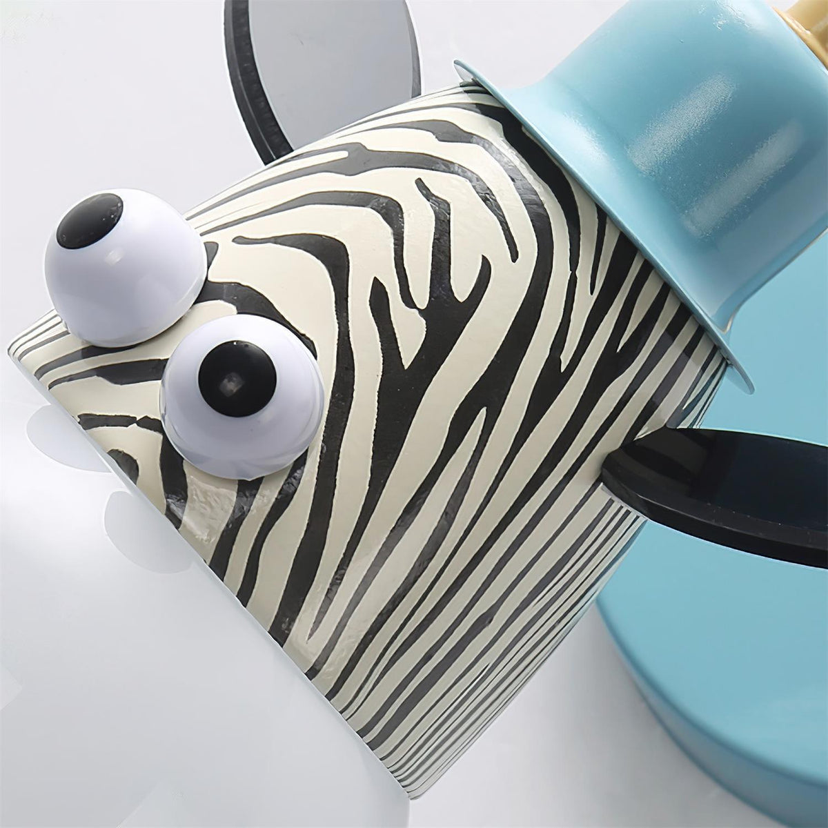 Neloz Artistic Playful Wall Lamp