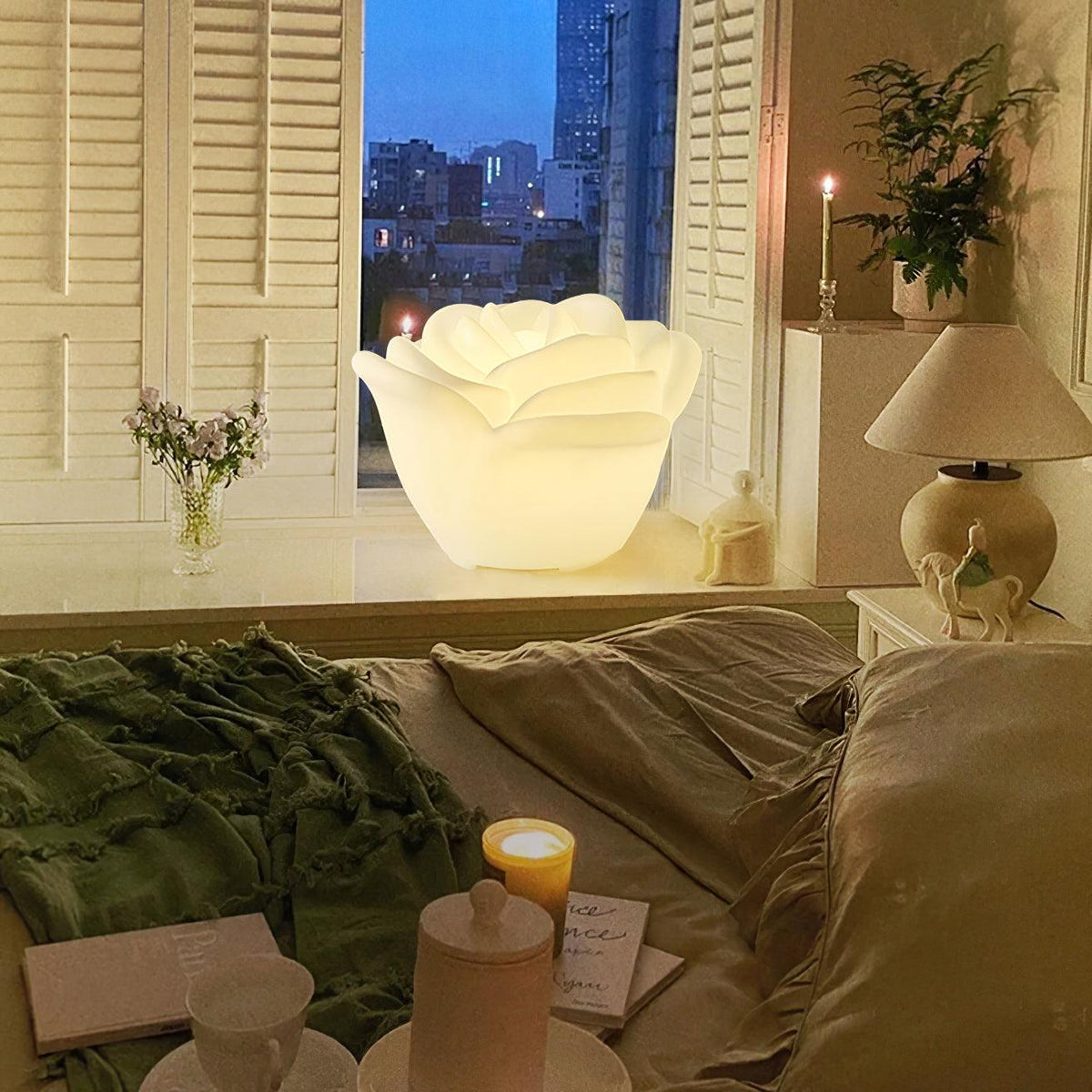 Rosebud Elegant Table Lamp