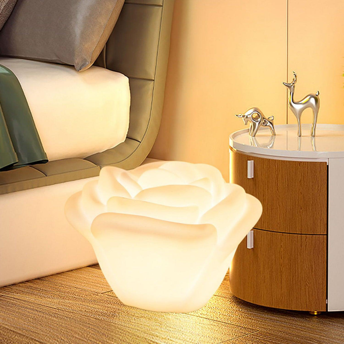 Rosebud Elegant Table Lamp