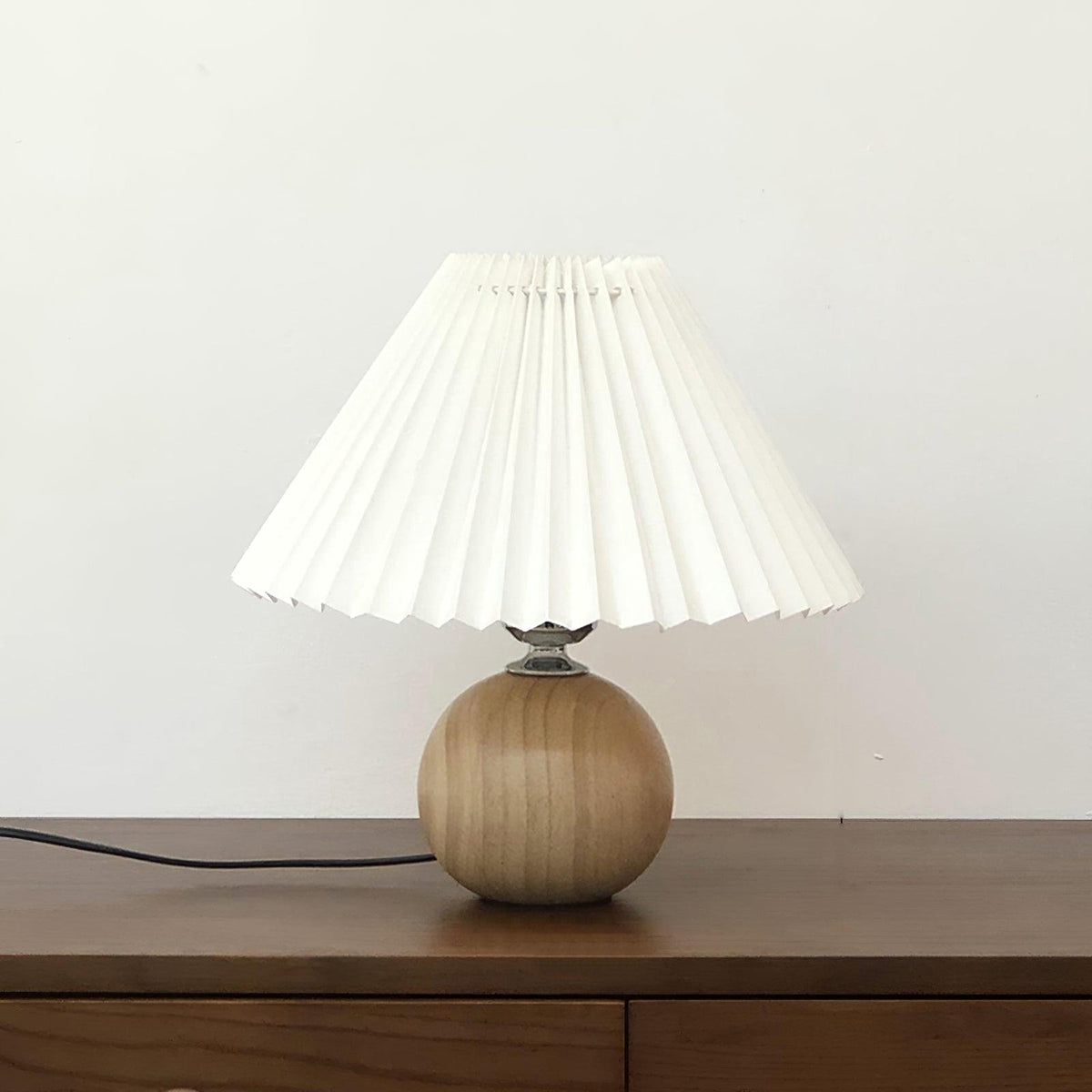 Zesilon Wooden Ball Table Lamp
