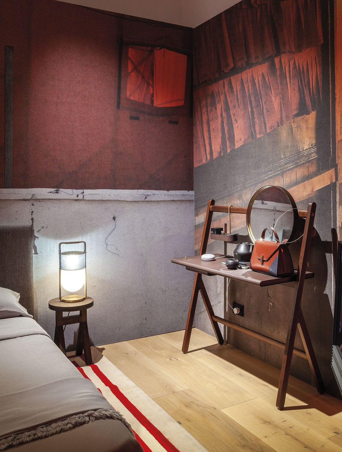Kiorven Glass Artistic Table Lamp
