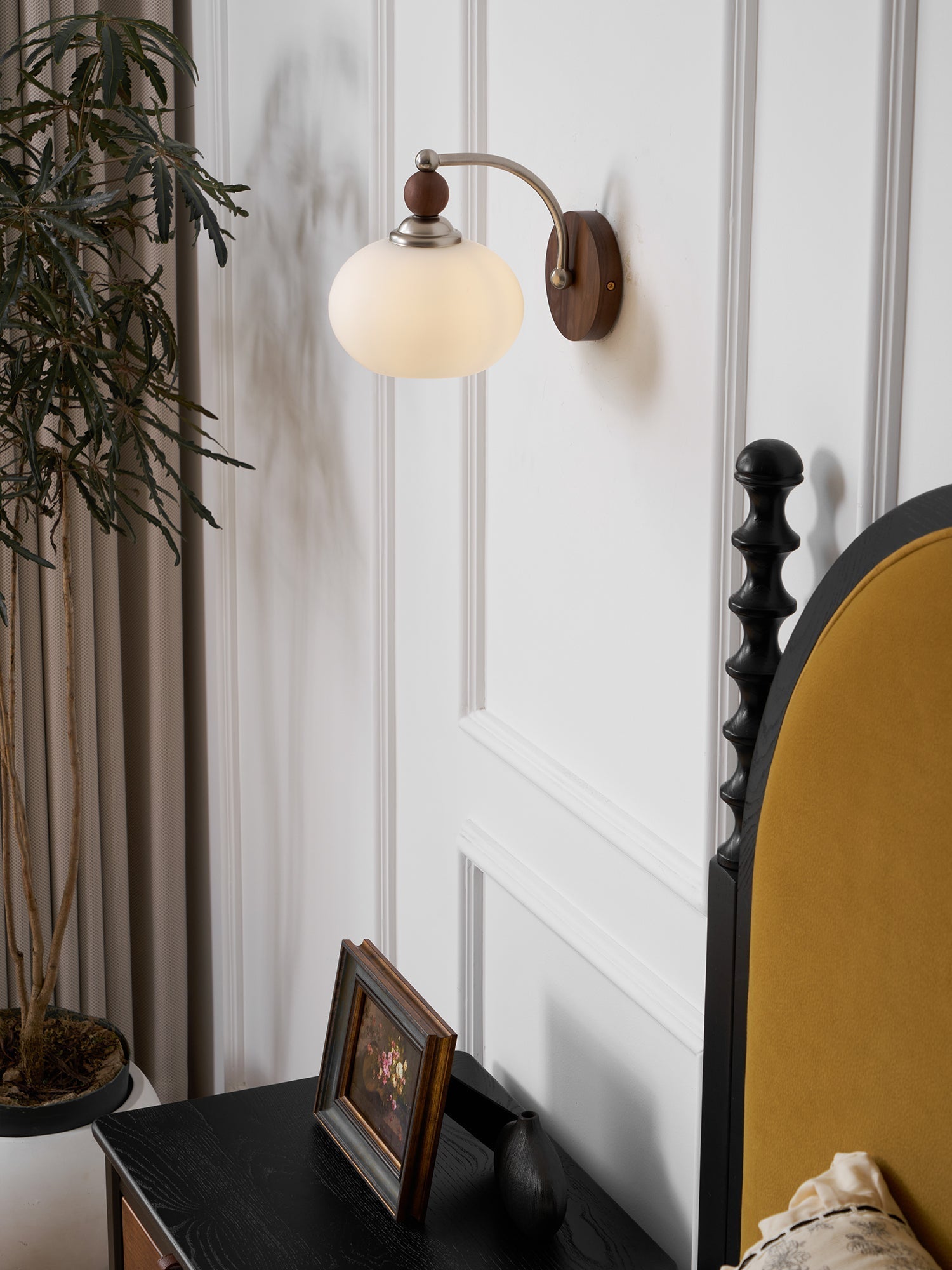 Vicare Premium Nordic Art Glass Wall Lamp